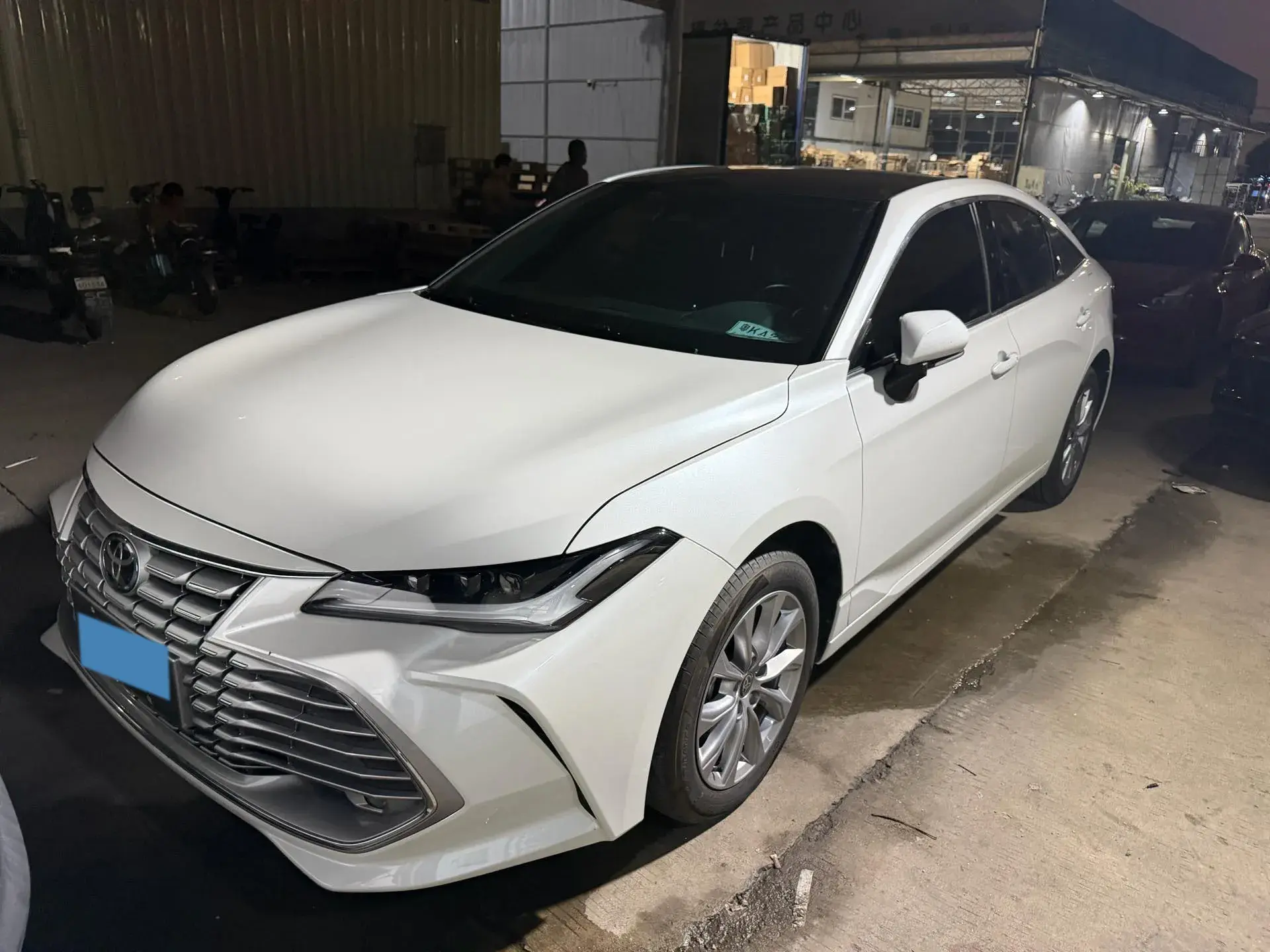 2024 TOYOTA AVALON view 1