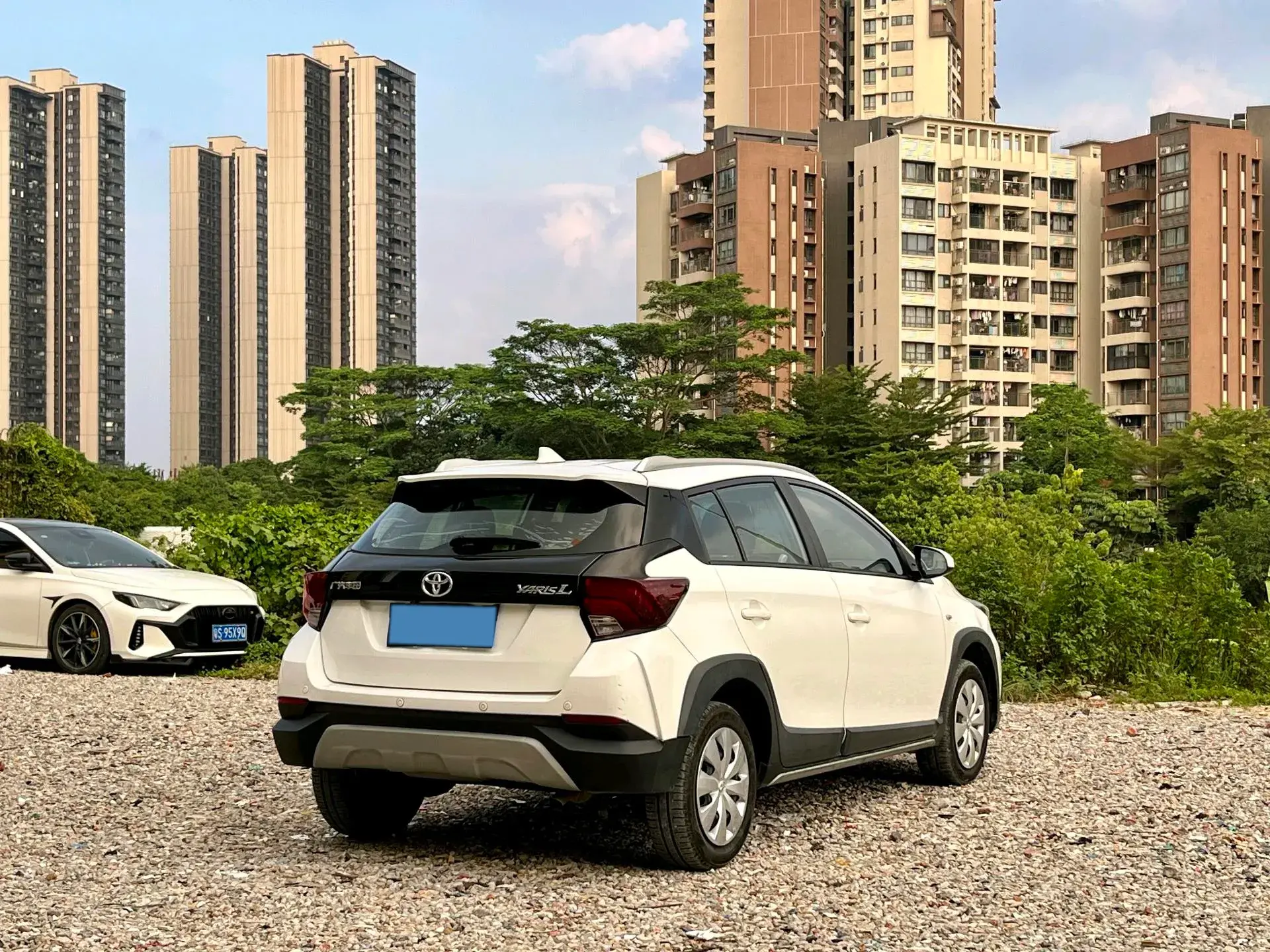 2020 TOYOTA YARIS thumbnail 4