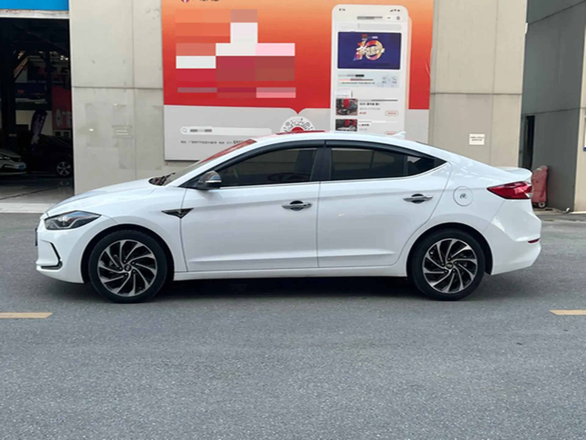 2019 HYUNDAI ELANTRA thumbnail 4