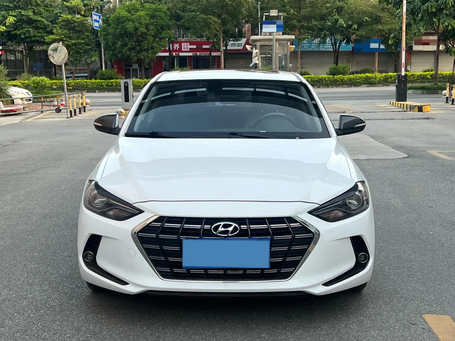 2019 HYUNDAI ELANTRA thumbnail 3