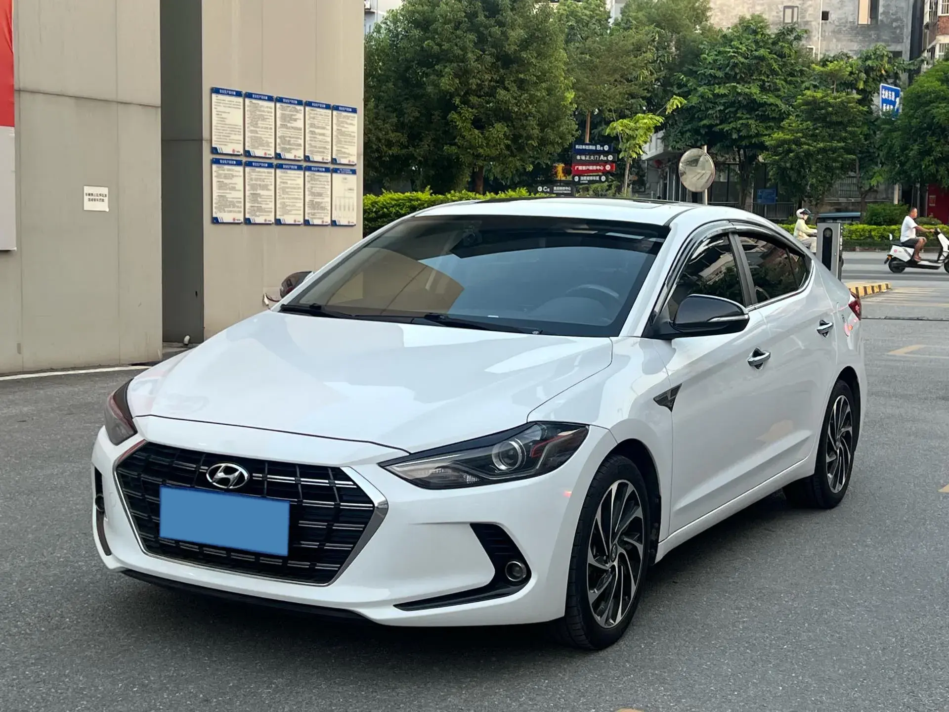 2019 HYUNDAI ELANTRA view 1