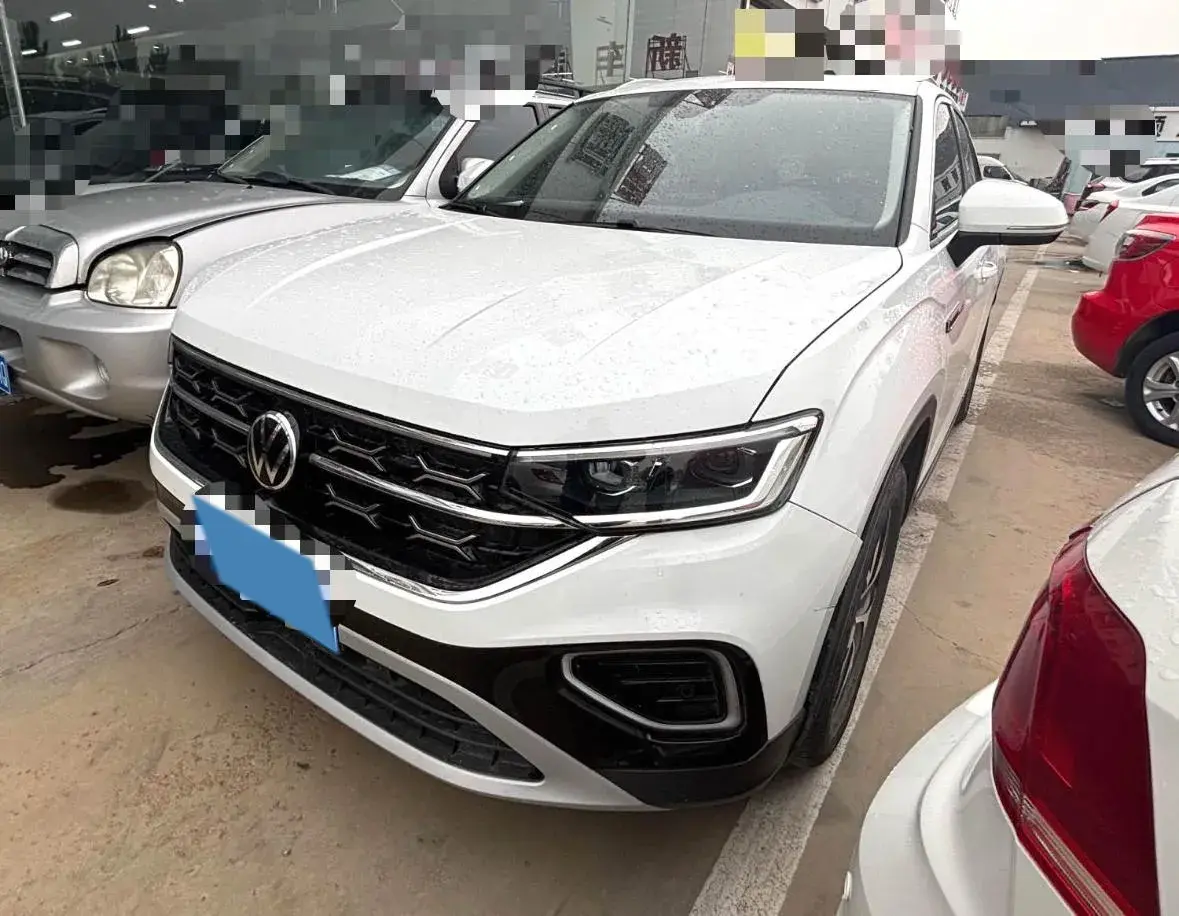 2024 VOLKSWAGEN TAYRON view 1