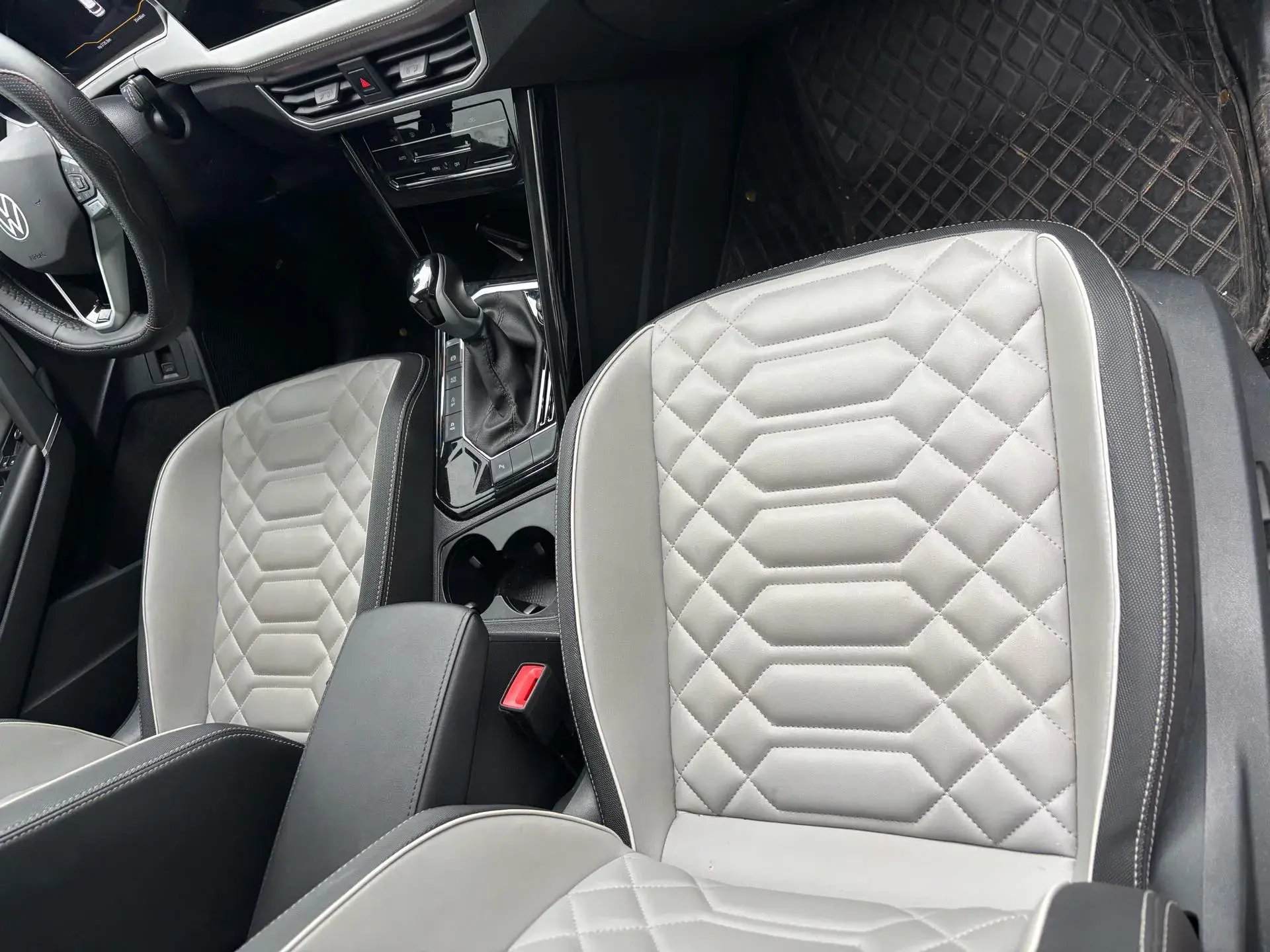 2024 VOLKSWAGEN TAYRON thumbnail 4