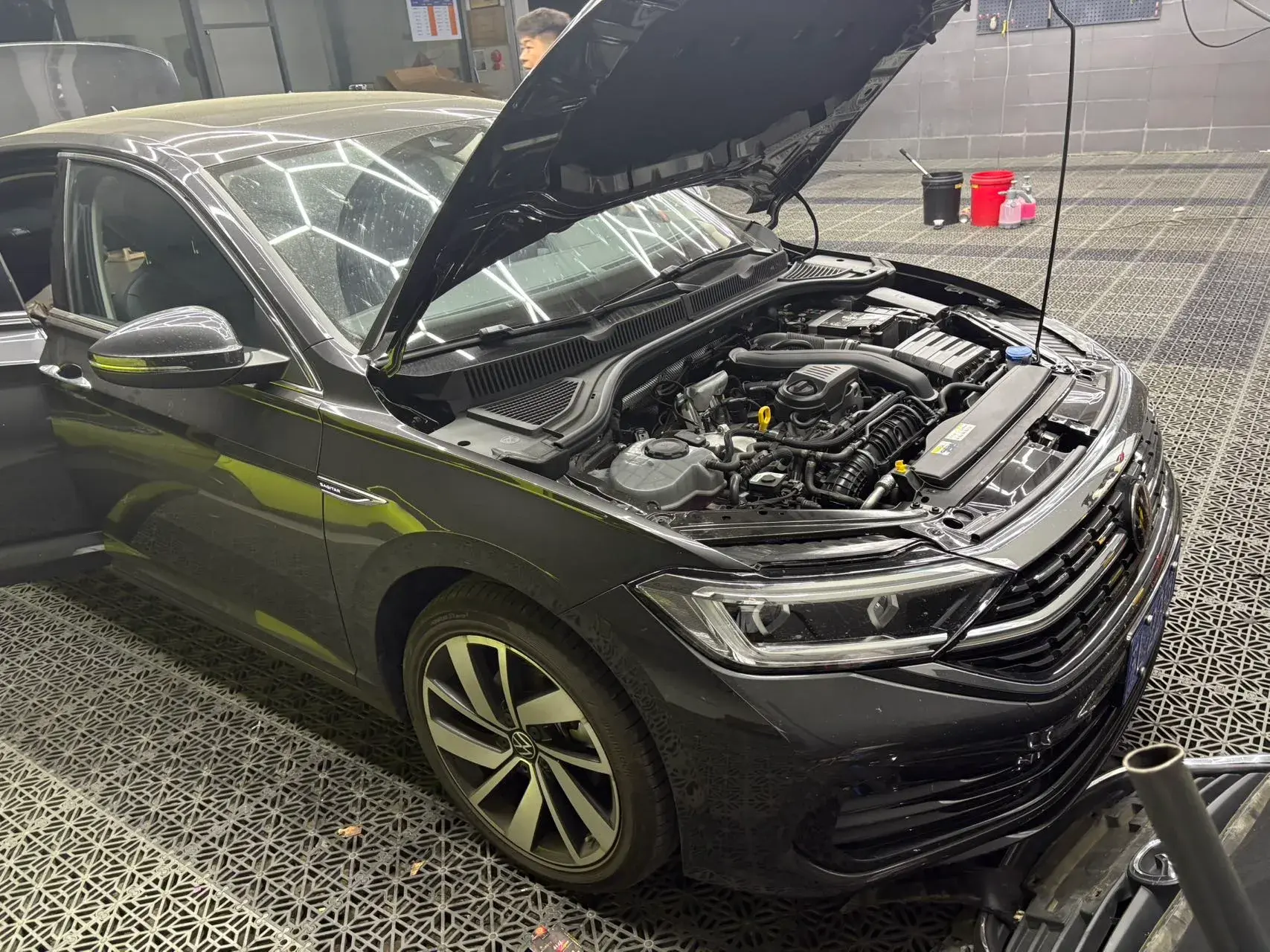 2025 VOLKSWAGEN SAGITAR thumbnail 2