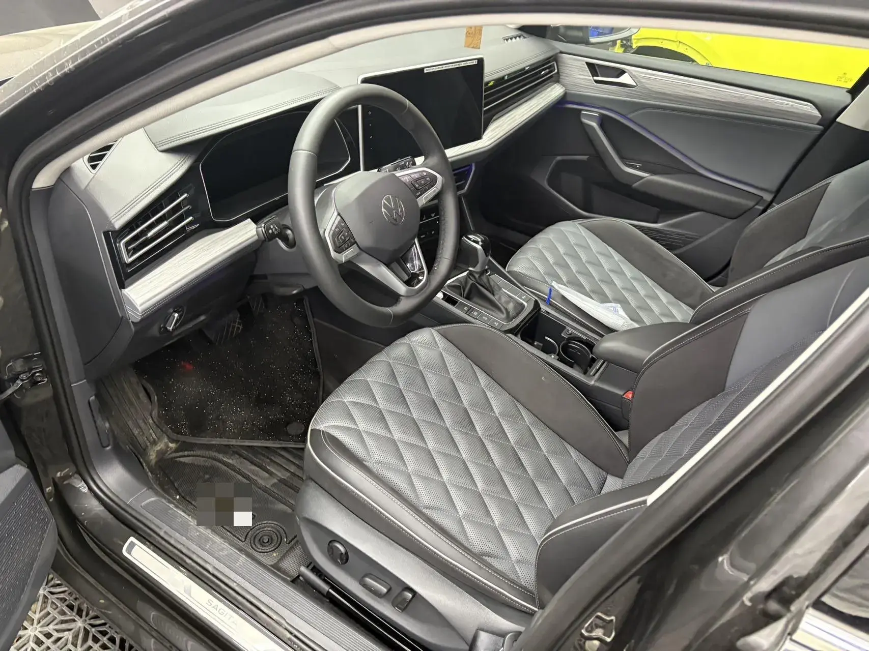 2025 VOLKSWAGEN SAGITAR thumbnail 3