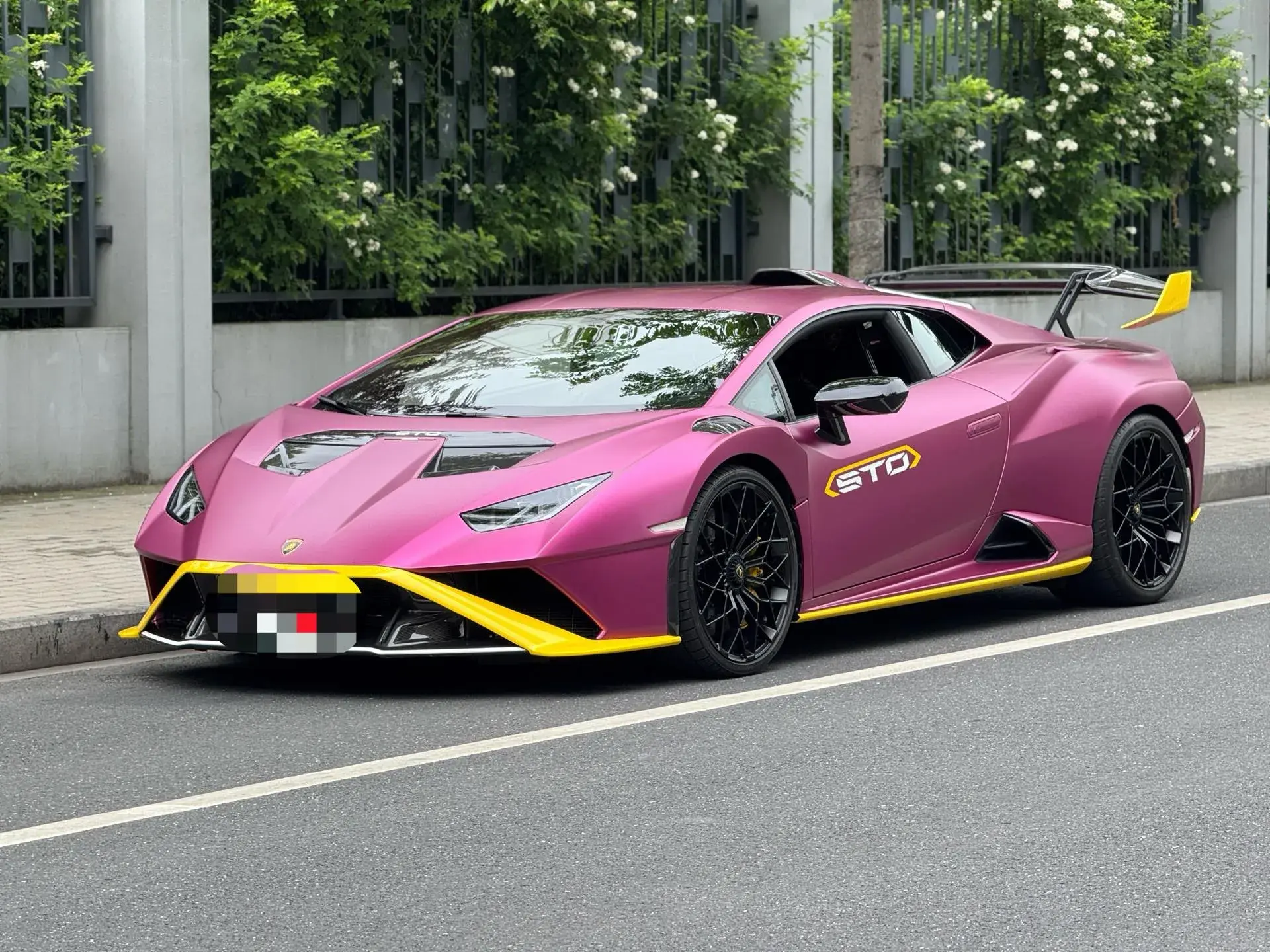 2021 LAMBORGHINI HURACÁN view 1
