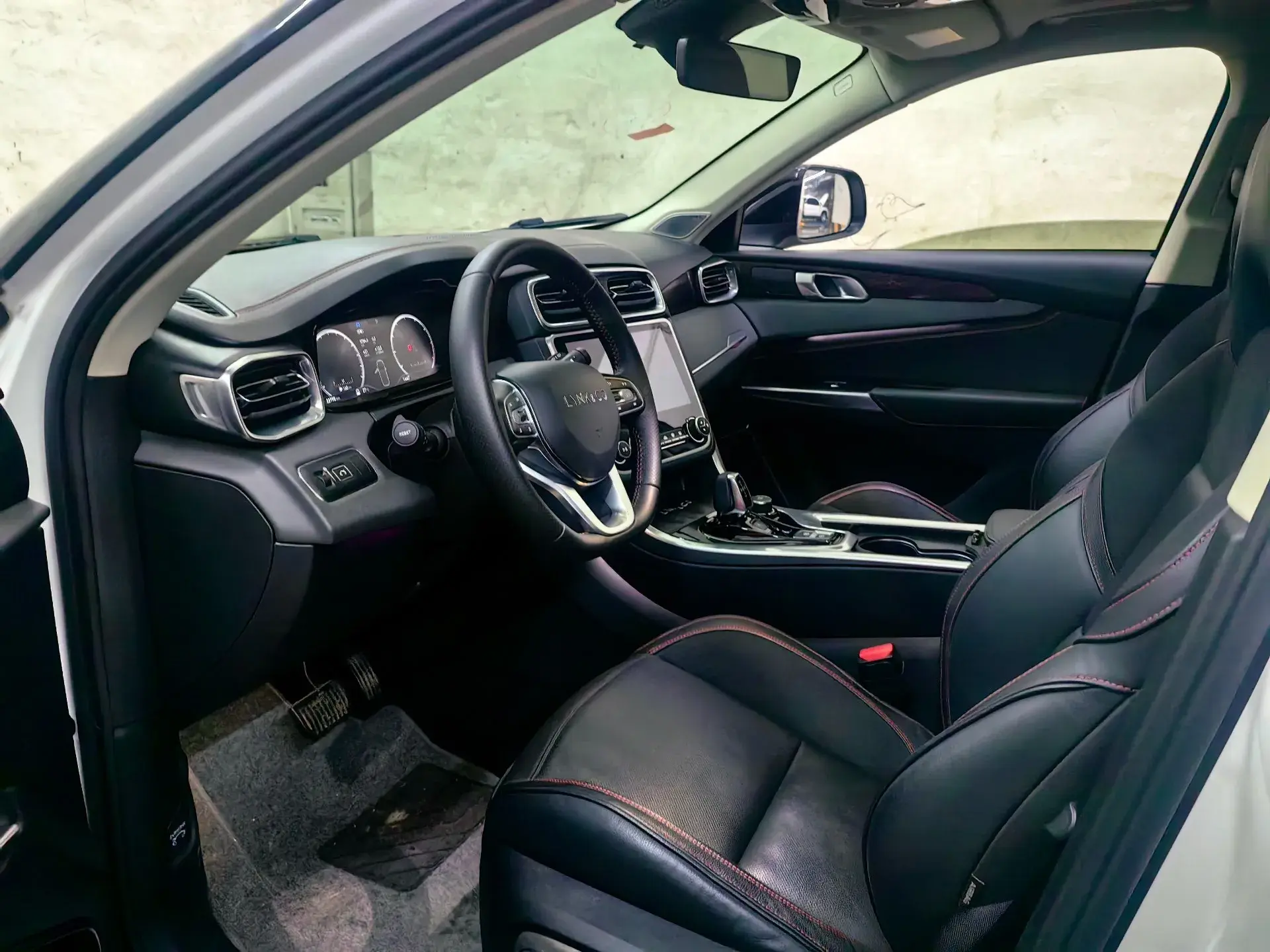 2017 LYNK&CO 01 thumbnail 4