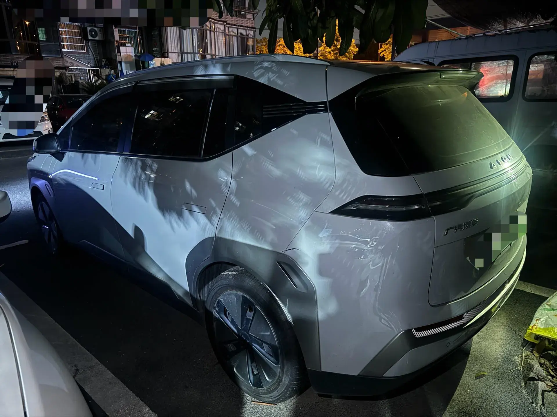 2023 AION Y thumbnail 3