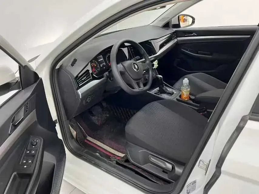 2021 VOLKSWAGEN BORA thumbnail 4