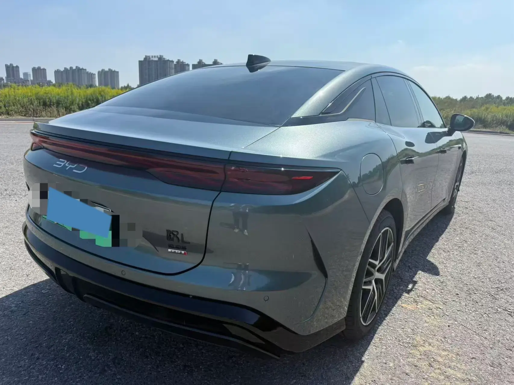 2025 BYD HANL thumbnail 4