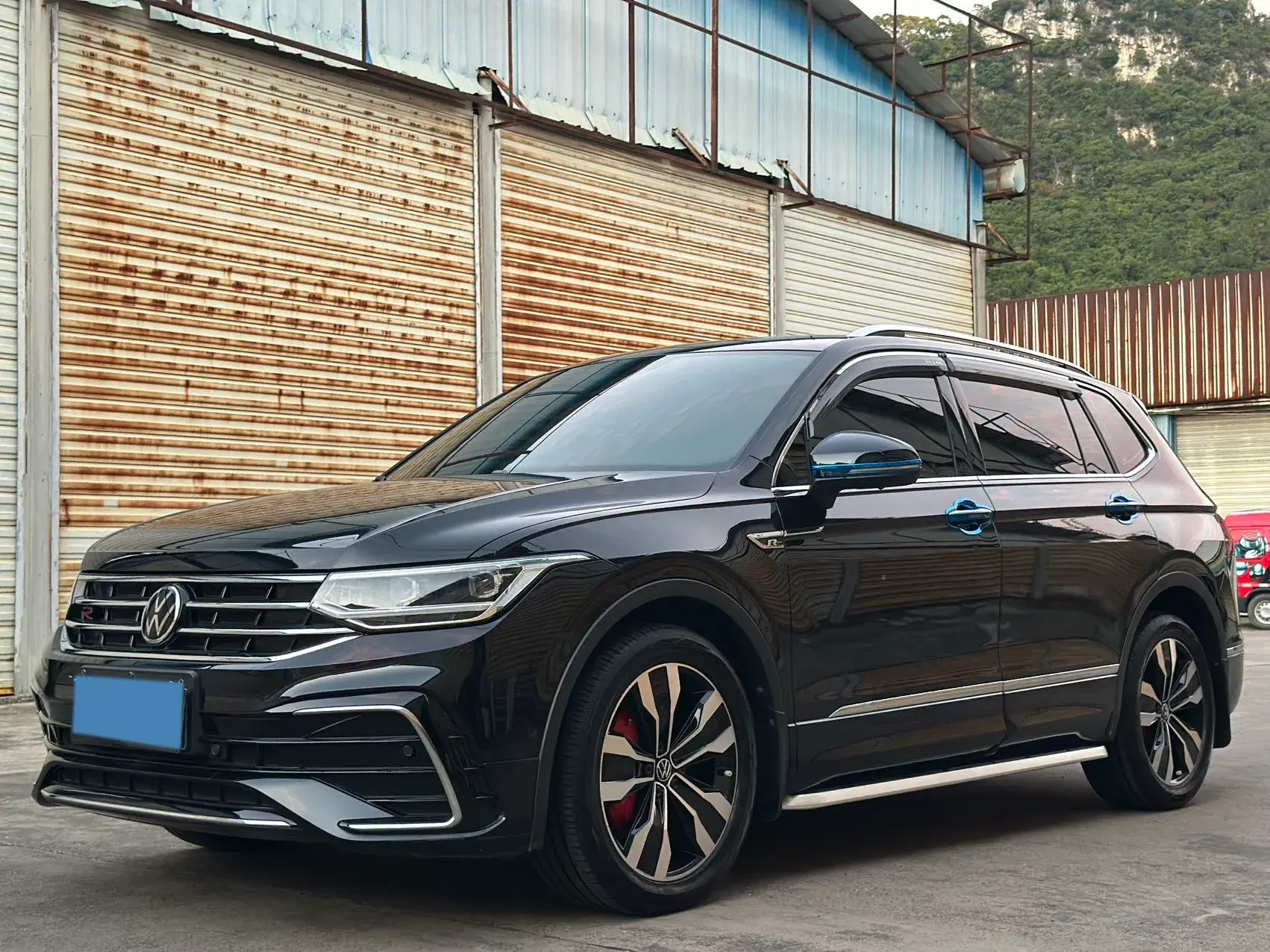 2024 VOLKSWAGEN TIGUAN view 1