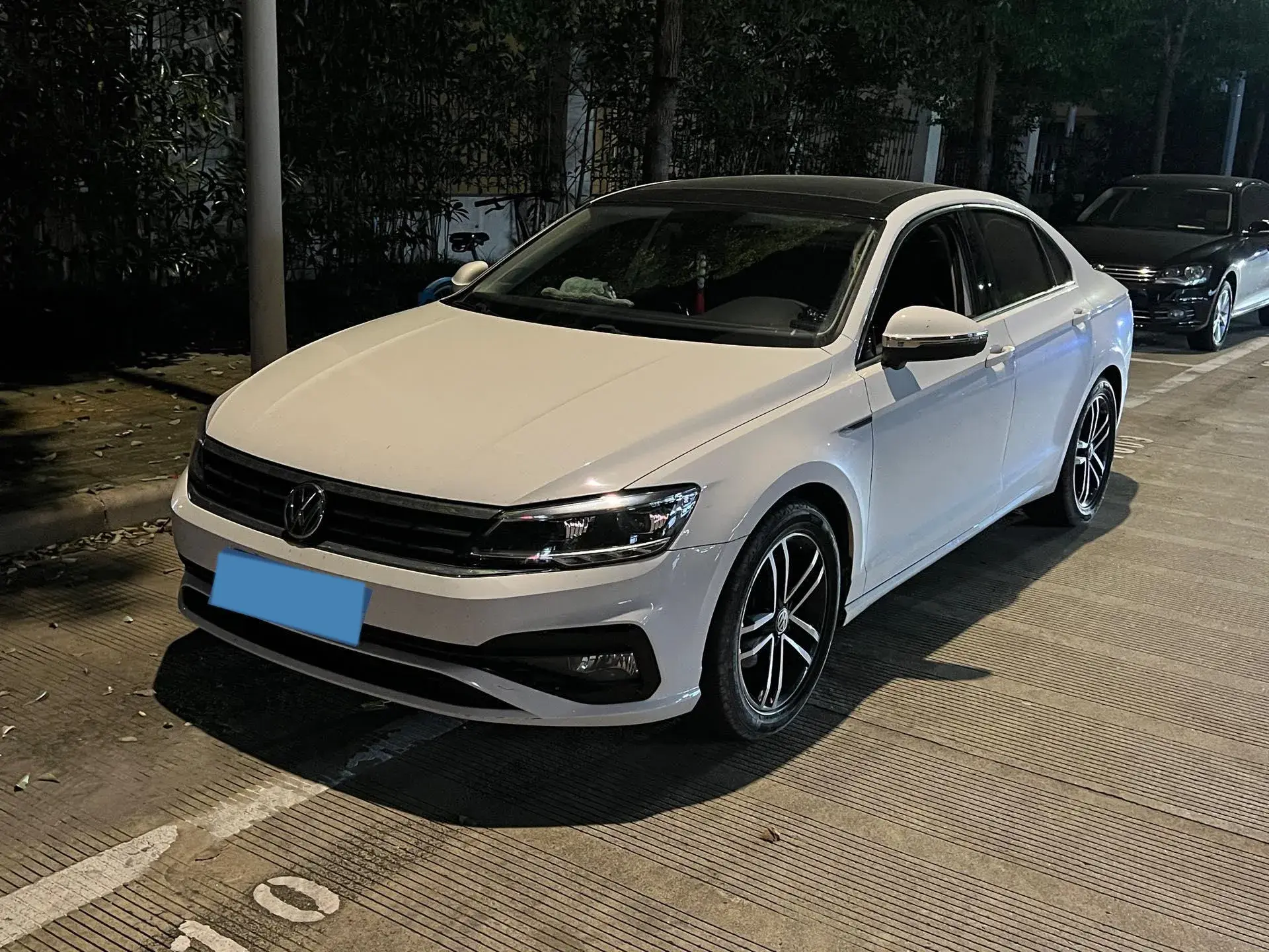 2021 VOLKSWAGEN LAMANDO view 1