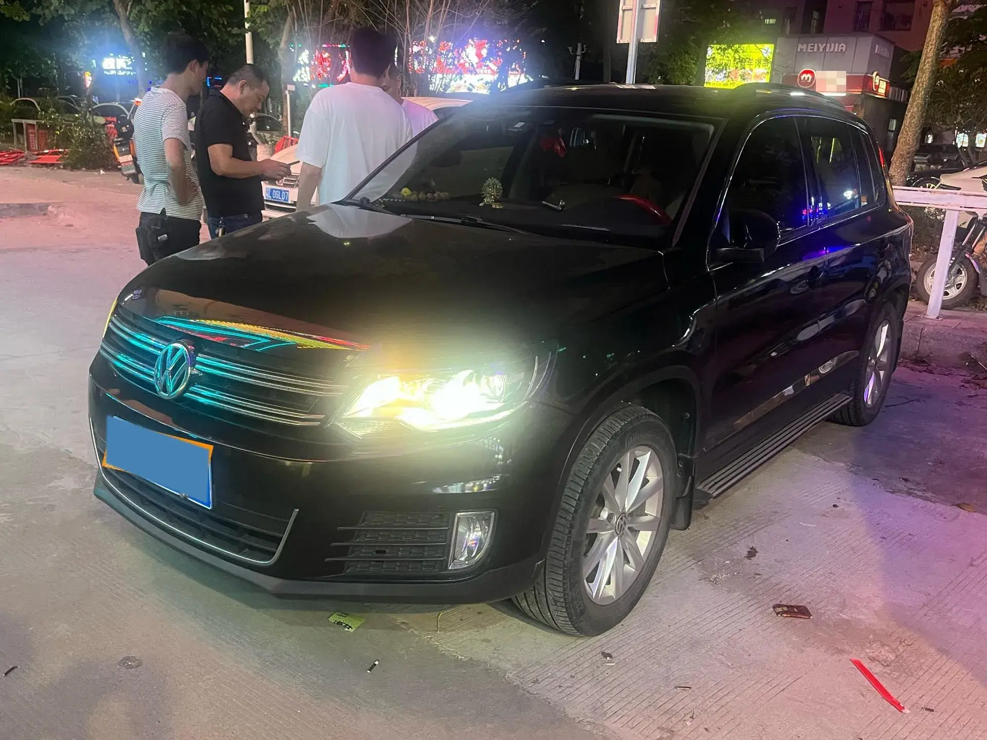 2017 VOLKSWAGEN TIGUAN view 1