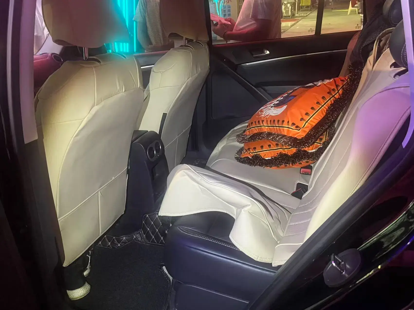 2017 VOLKSWAGEN TIGUAN thumbnail 2