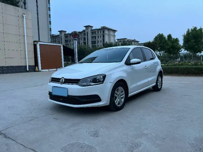 2018 VOLKSWAGEN POLO view 1