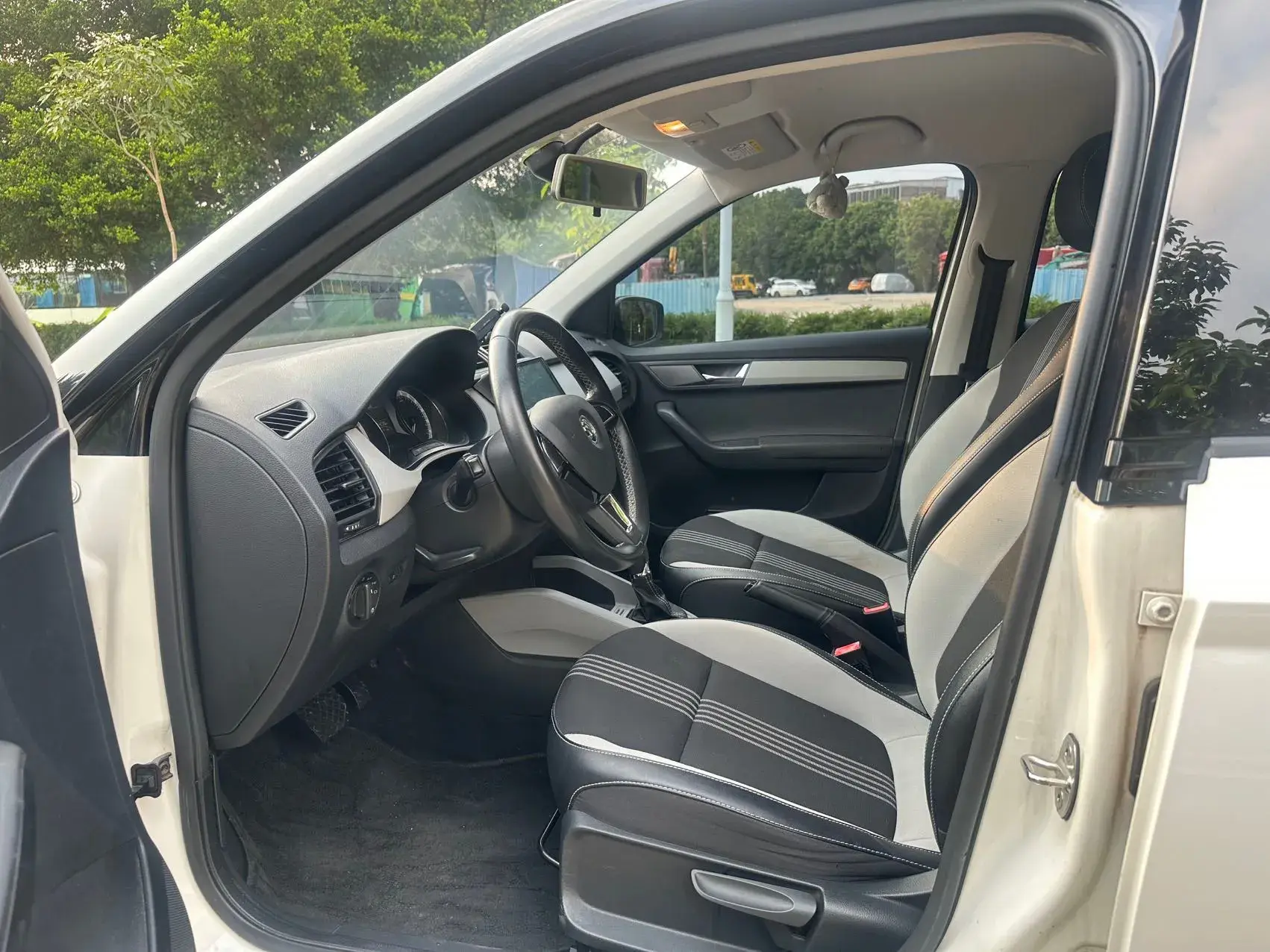 2017 SKODA FABIA thumbnail 4