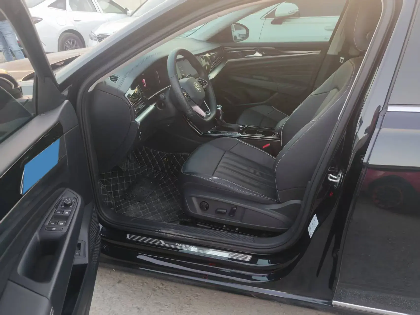 2023 VOLKSWAGEN PASSAT thumbnail 4