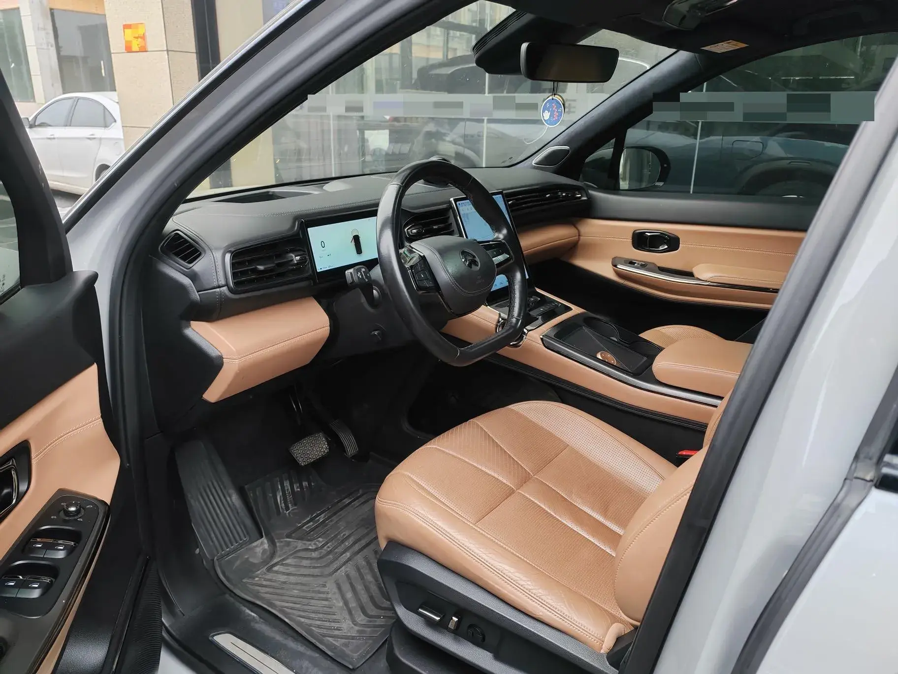 2020 NIO ES8 thumbnail 3