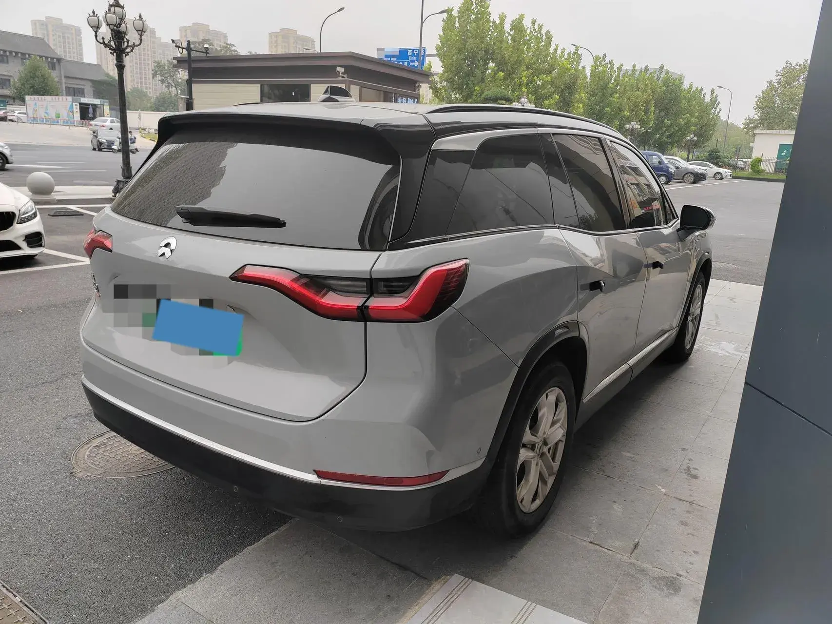 2020 NIO ES8 thumbnail 2