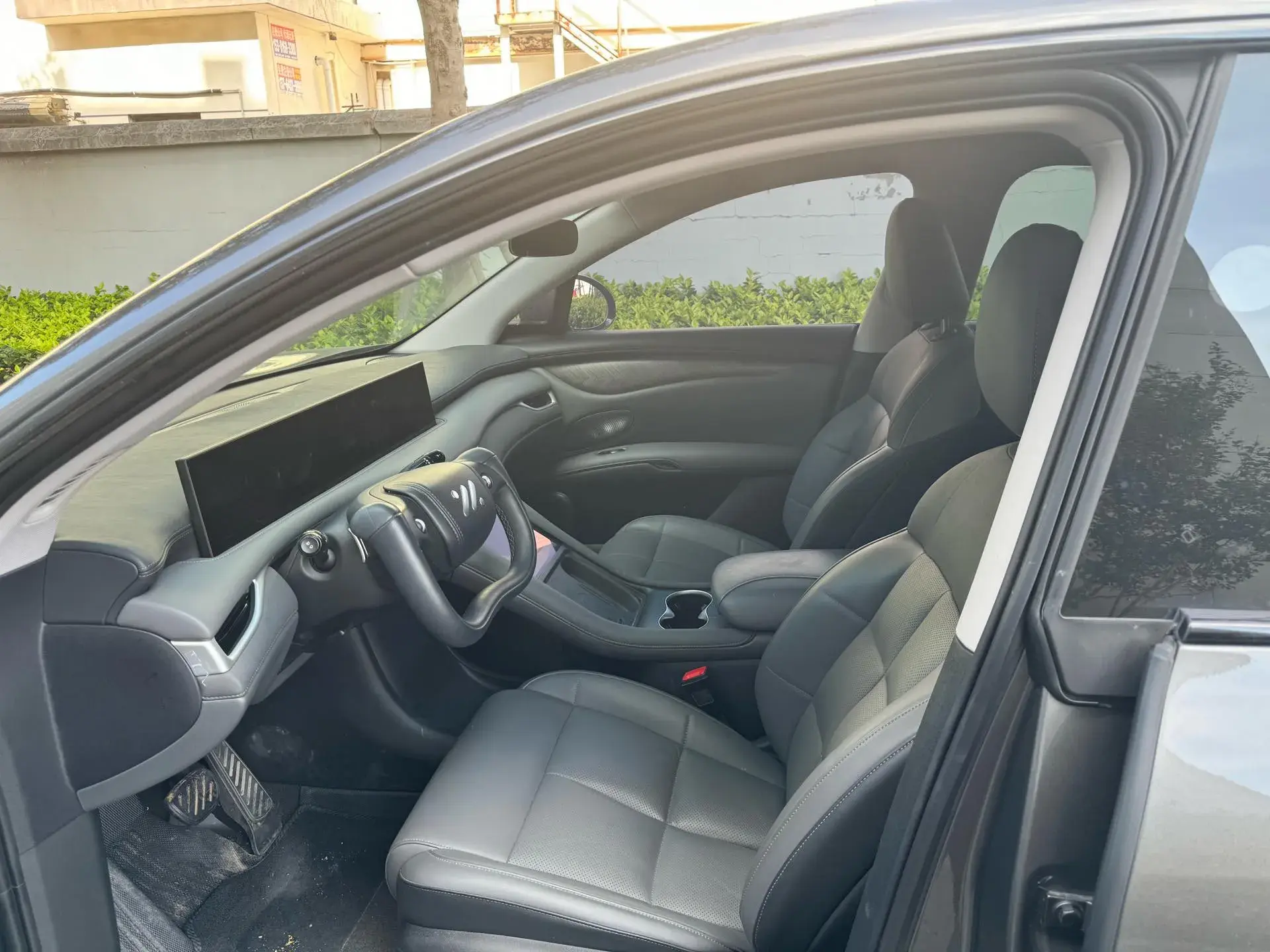 2023 IM LS6 thumbnail 4