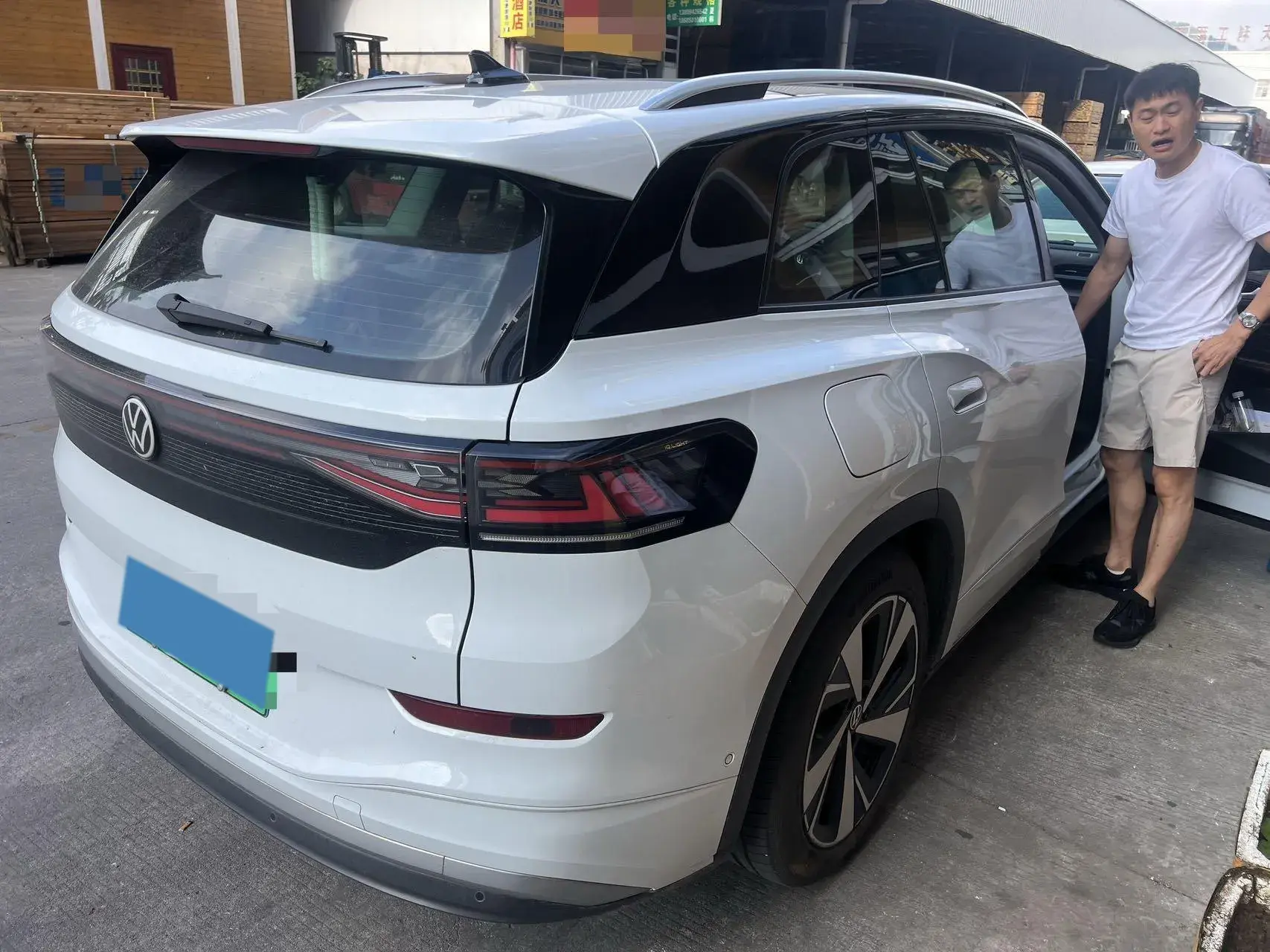 2021 VOLKSWAGEN ID.6 thumbnail 2