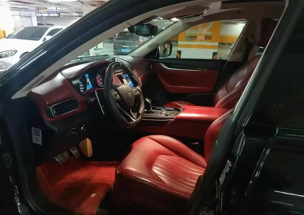 2016 MASERATI LEVANTE thumbnail 3