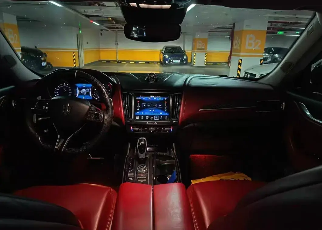 2016 MASERATI LEVANTE thumbnail 4