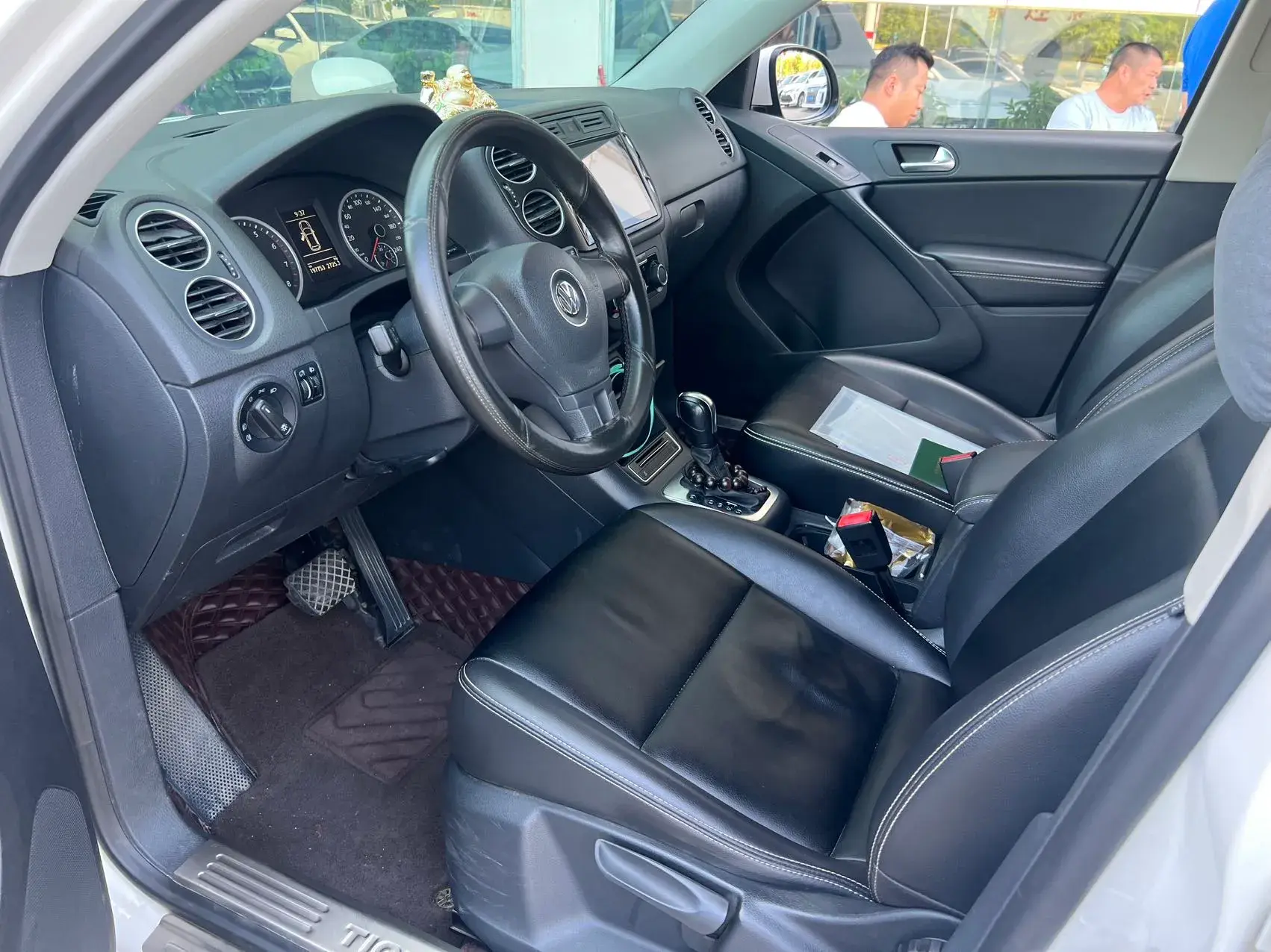 2017 VOLKSWAGEN TIGUAN thumbnail 3