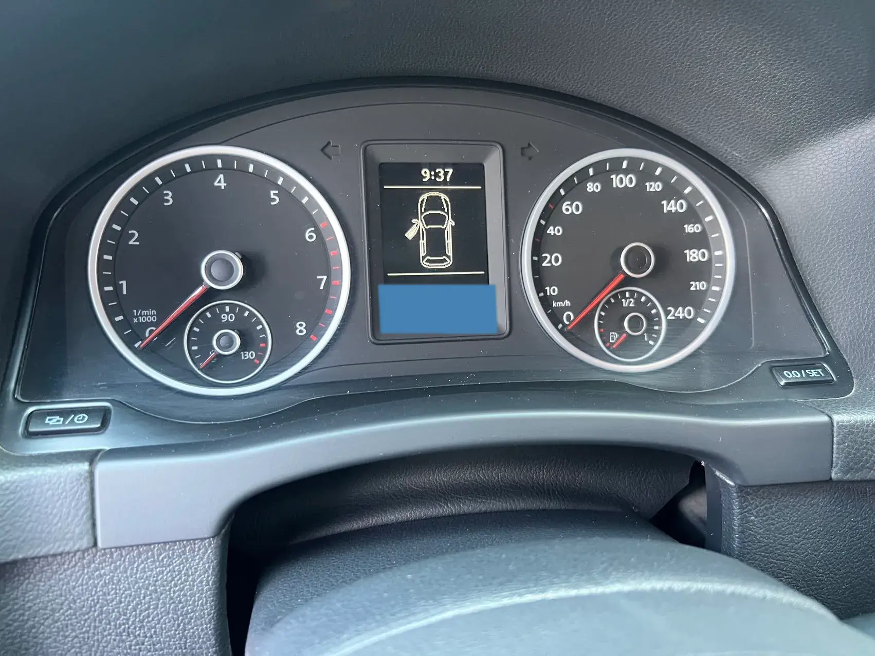 2017 VOLKSWAGEN TIGUAN thumbnail 4