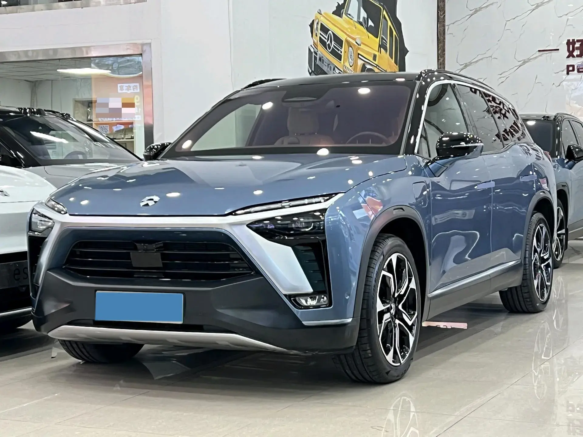 2020 NIO ES8 view 1