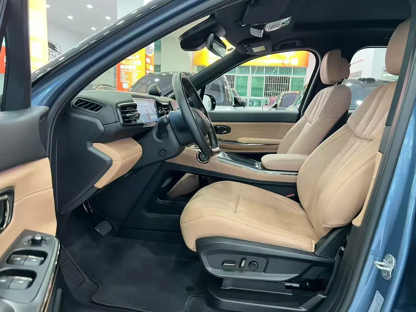 2020 NIO ES8 thumbnail 4