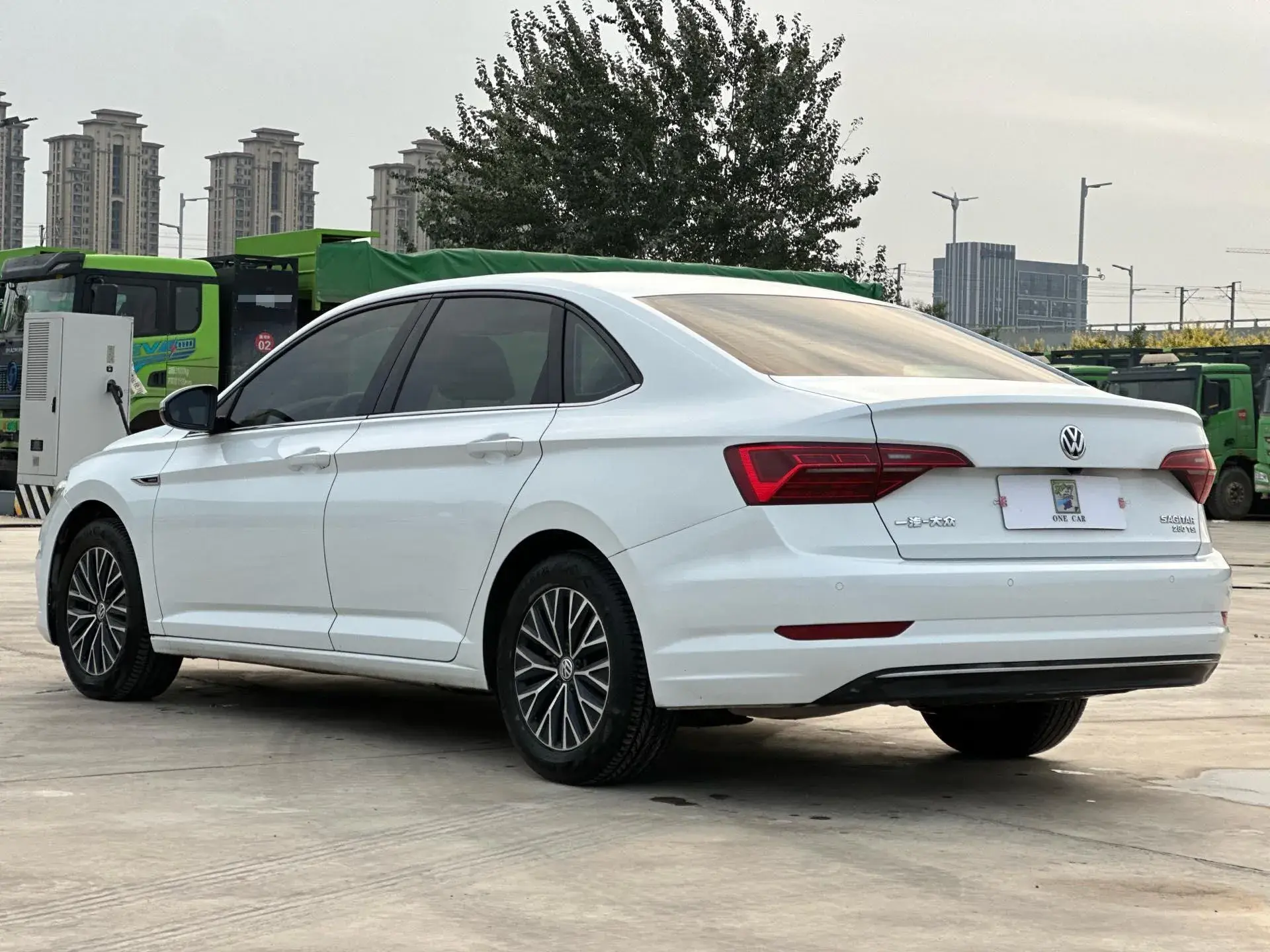 2019 VOLKSWAGEN SAGITAR thumbnail 3