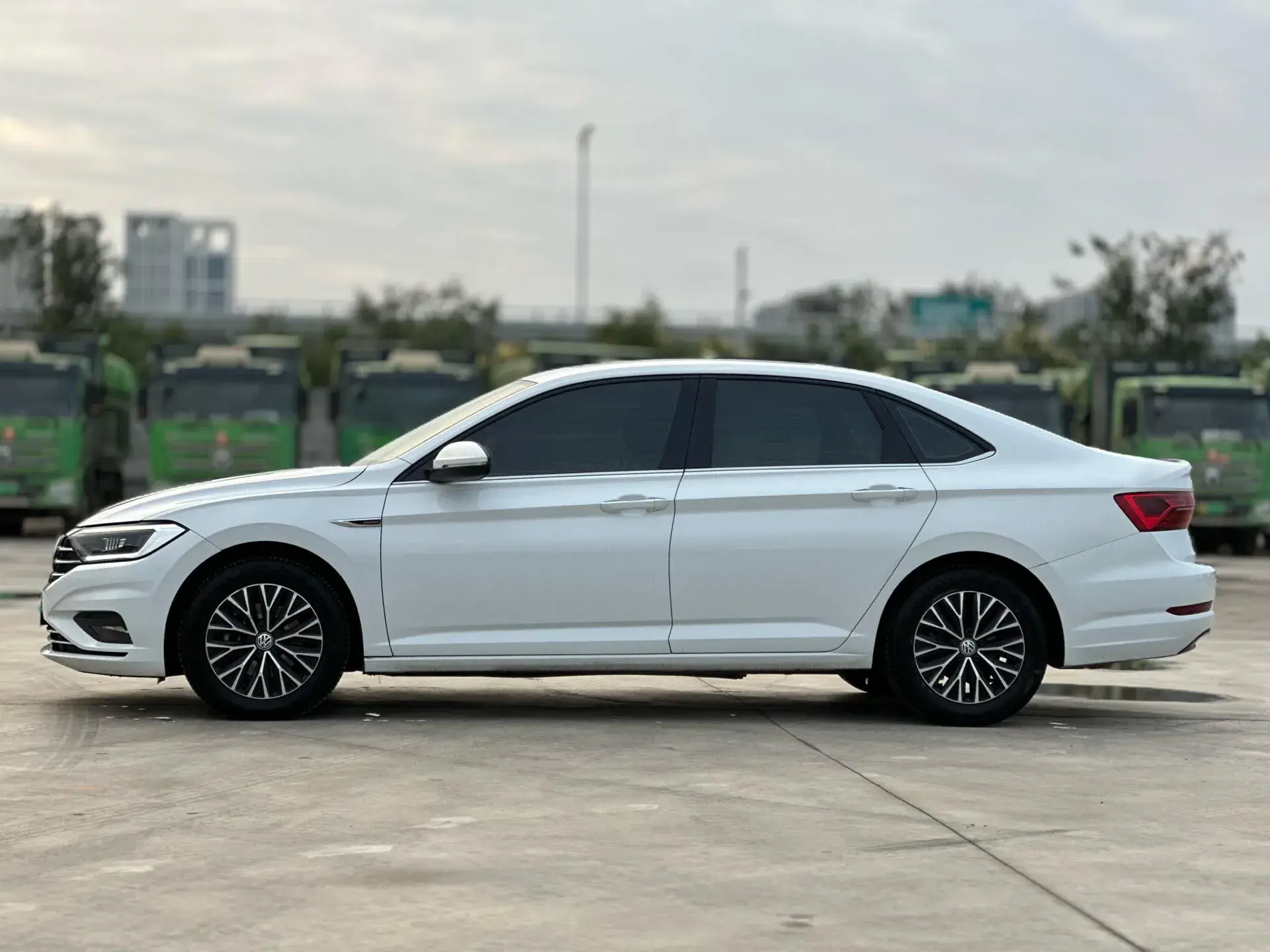 2019 VOLKSWAGEN SAGITAR thumbnail 2