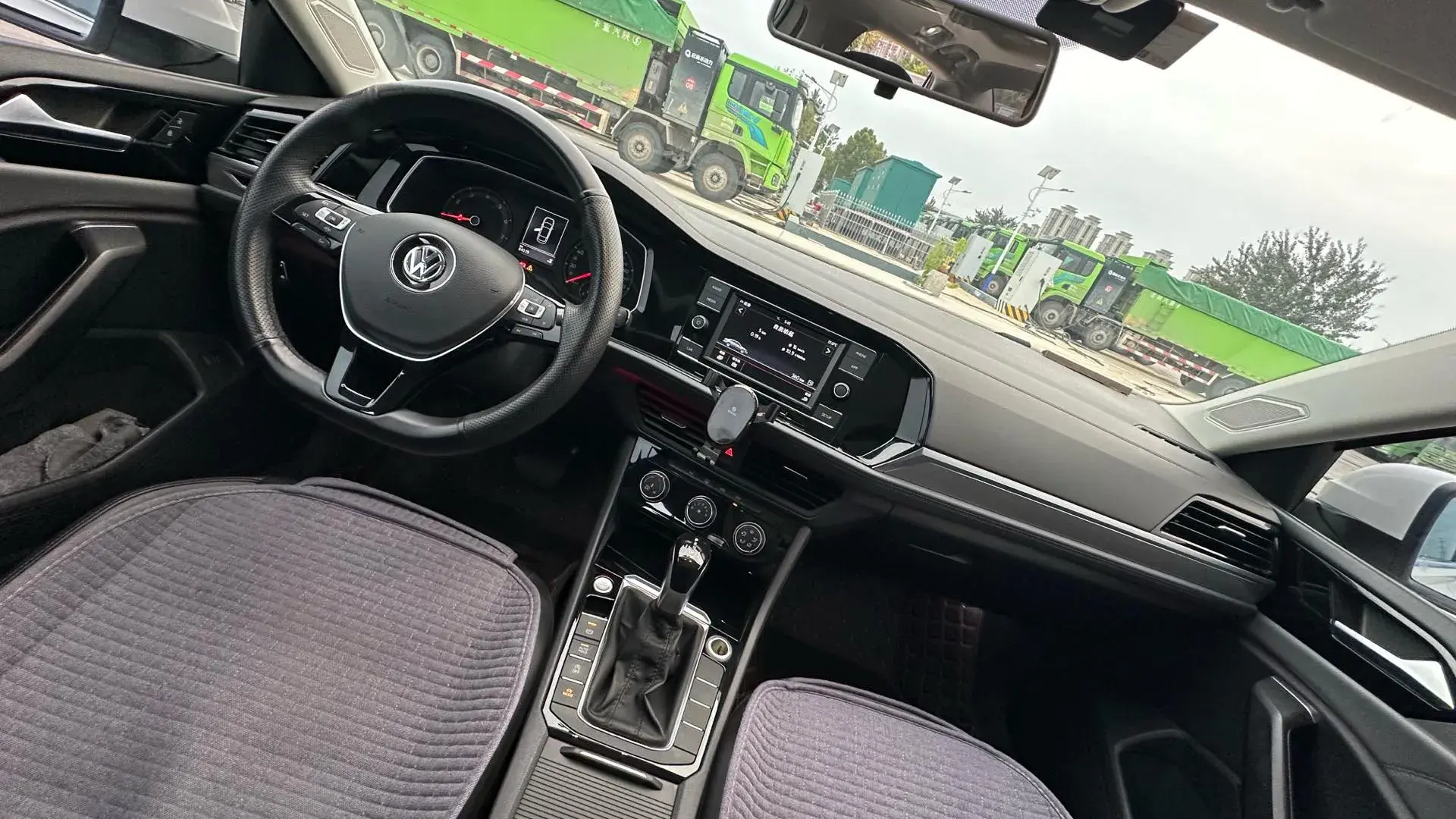 2019 VOLKSWAGEN SAGITAR thumbnail 4