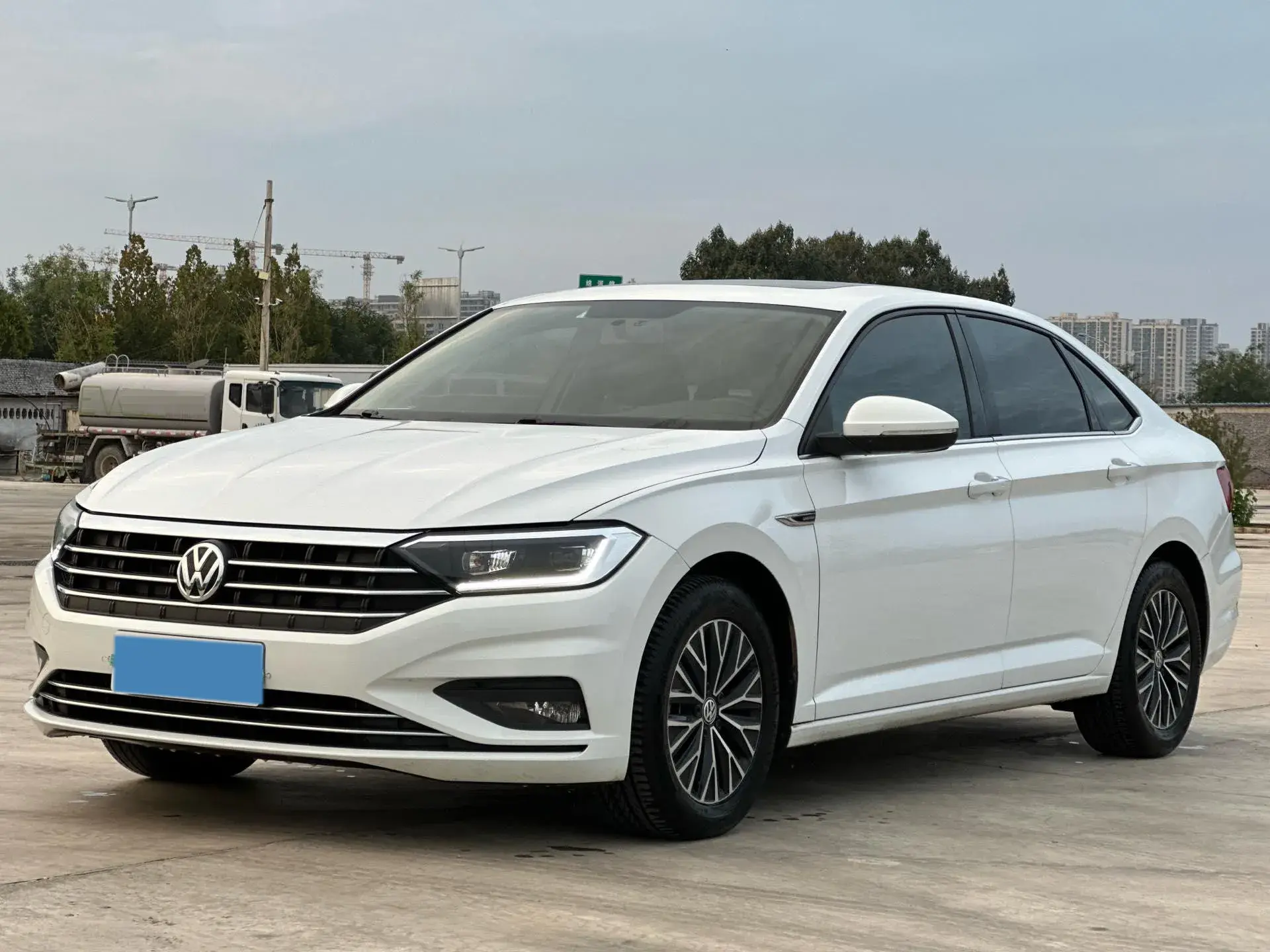 2019 VOLKSWAGEN SAGITAR view 1
