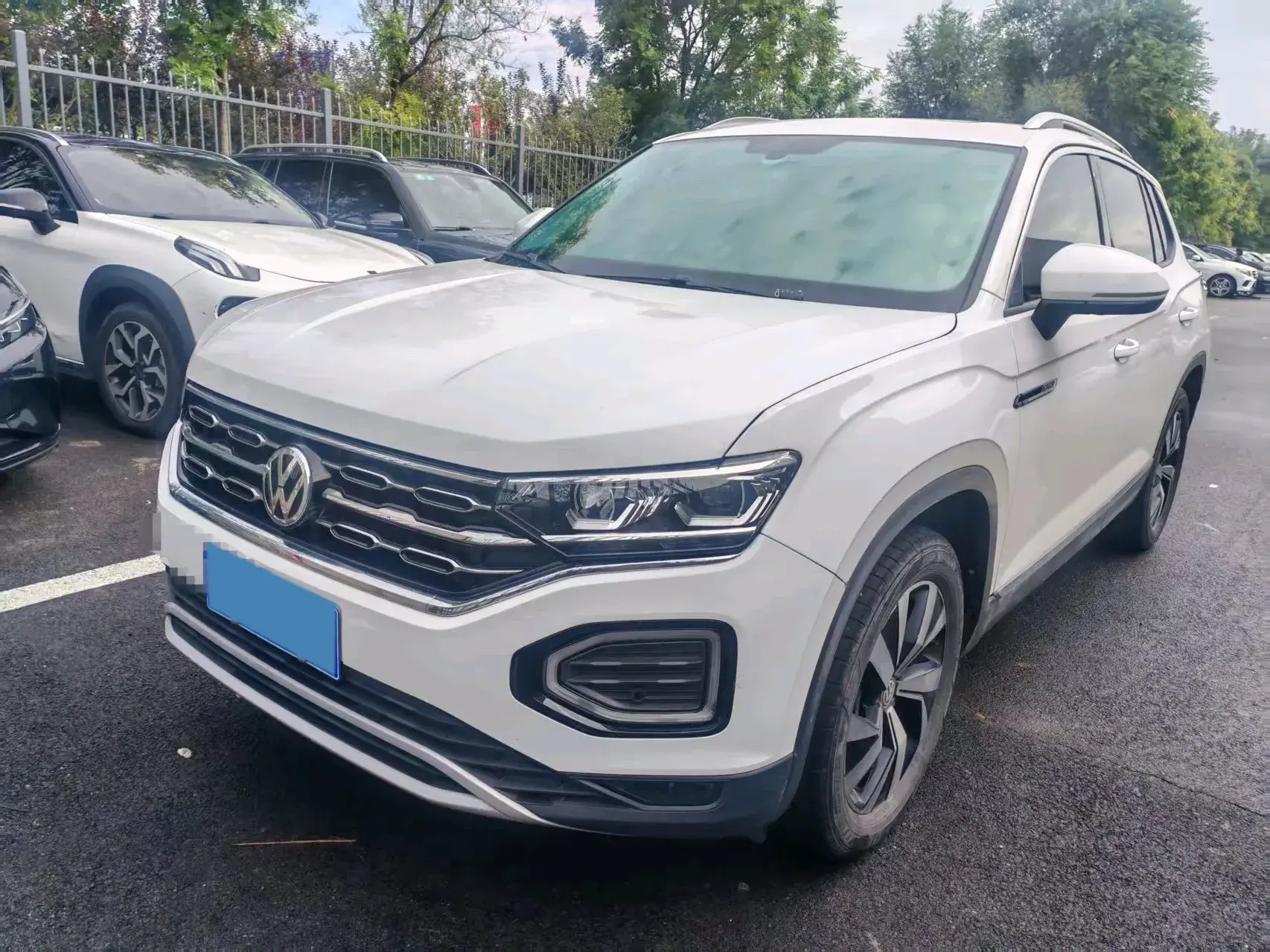 2022 VOLKSWAGEN TAYRON view 1