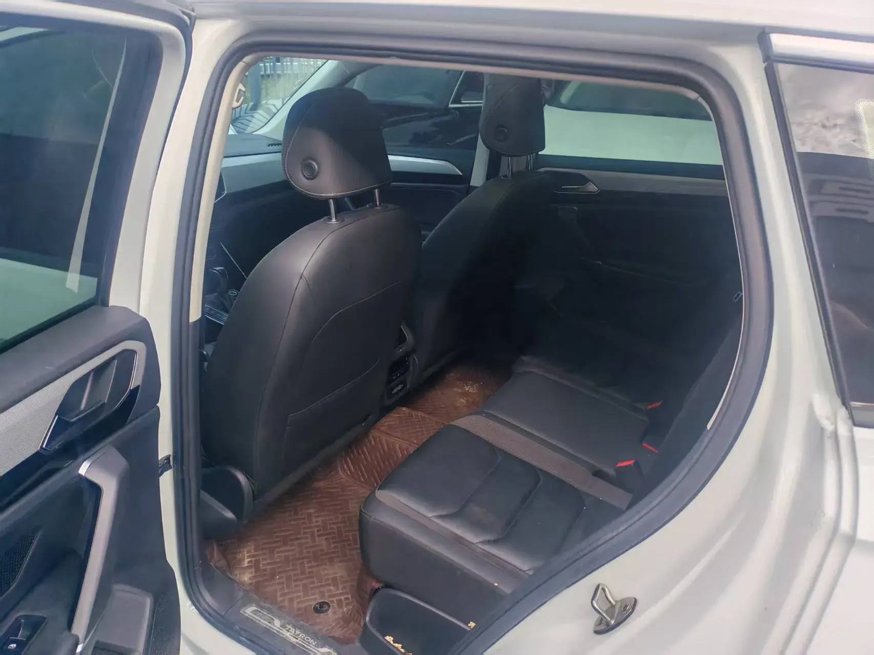 2022 VOLKSWAGEN TAYRON thumbnail 3