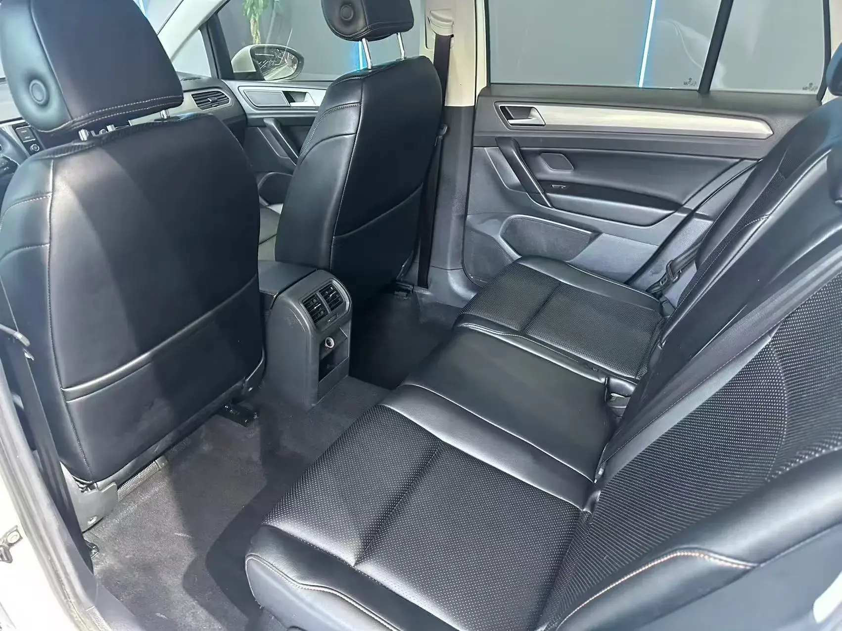 2022 VOLKSWAGEN TAYRON thumbnail 4