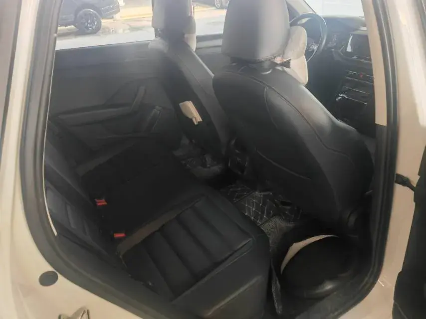 2021 VOLKSWAGEN THARU thumbnail 4