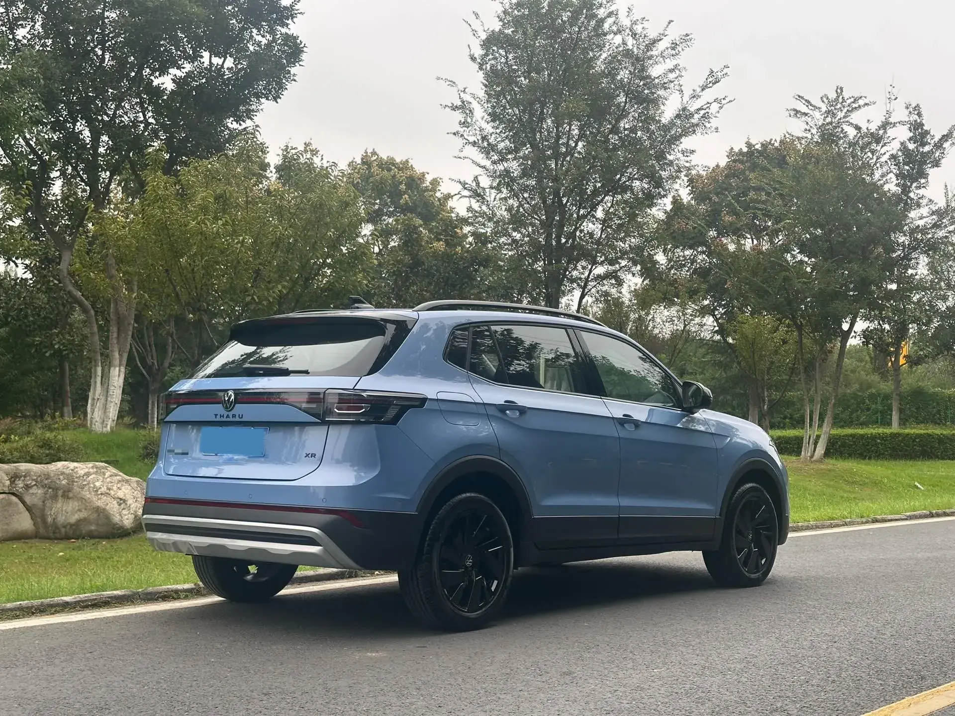 2025 VOLKSWAGEN THARU thumbnail 3