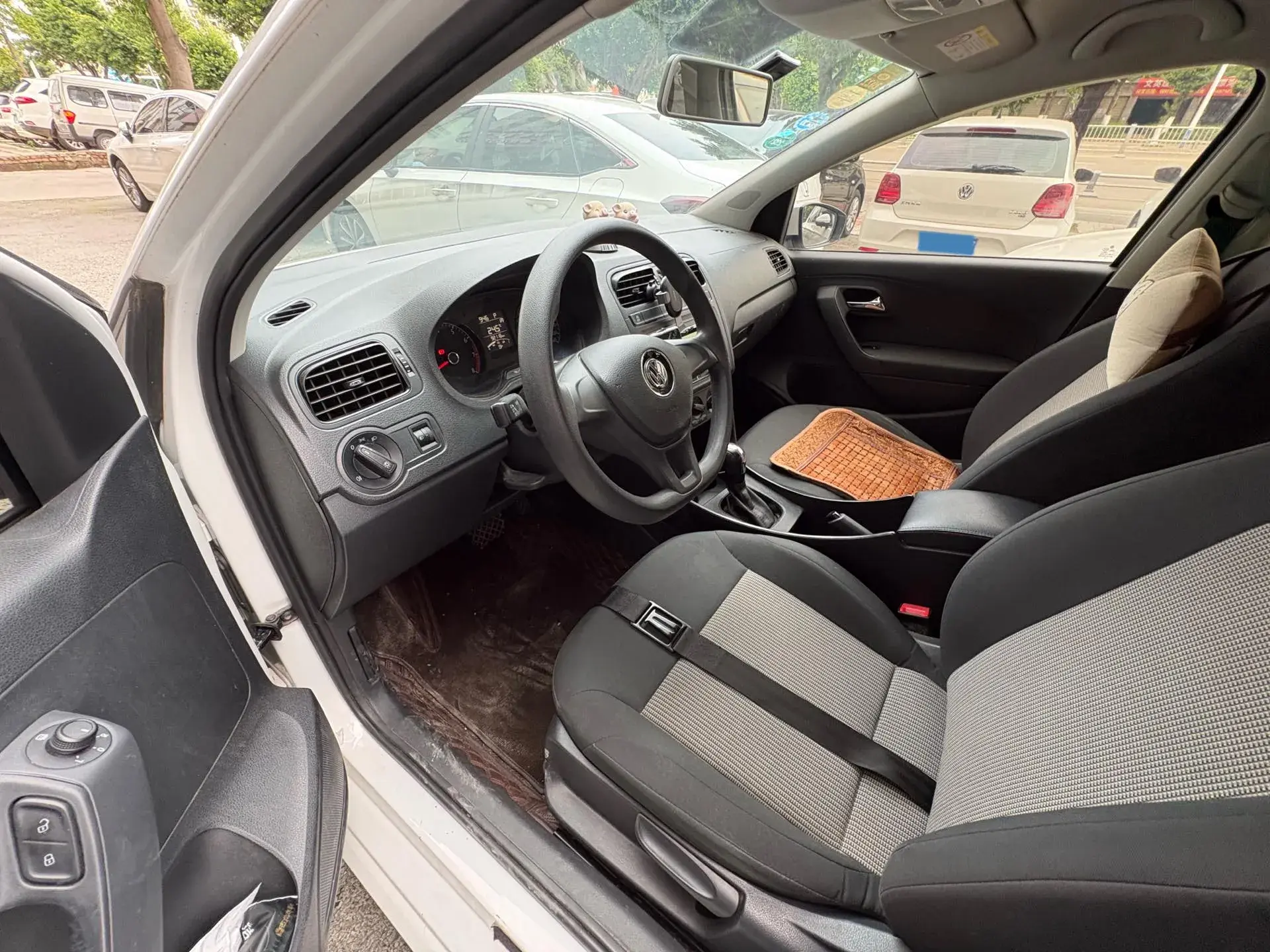 2018 VOLKSWAGEN POLO thumbnail 4