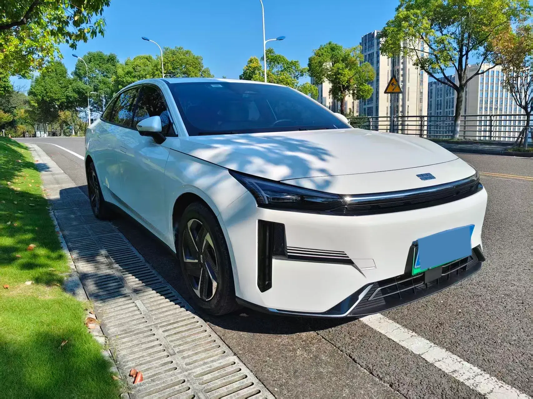 2023 GEELY GALAXY thumbnail 3