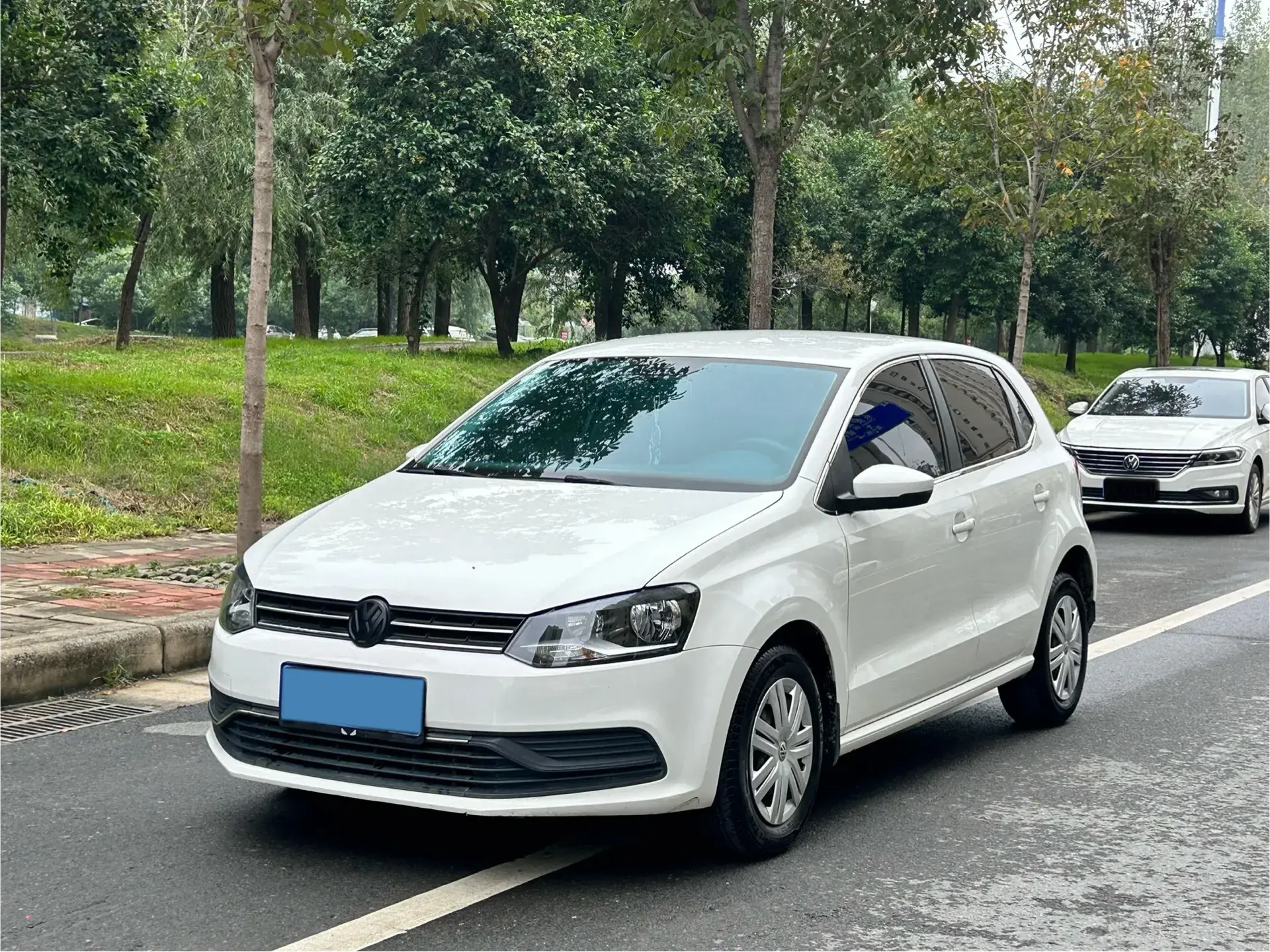 2018 VOLKSWAGEN POLO view 1