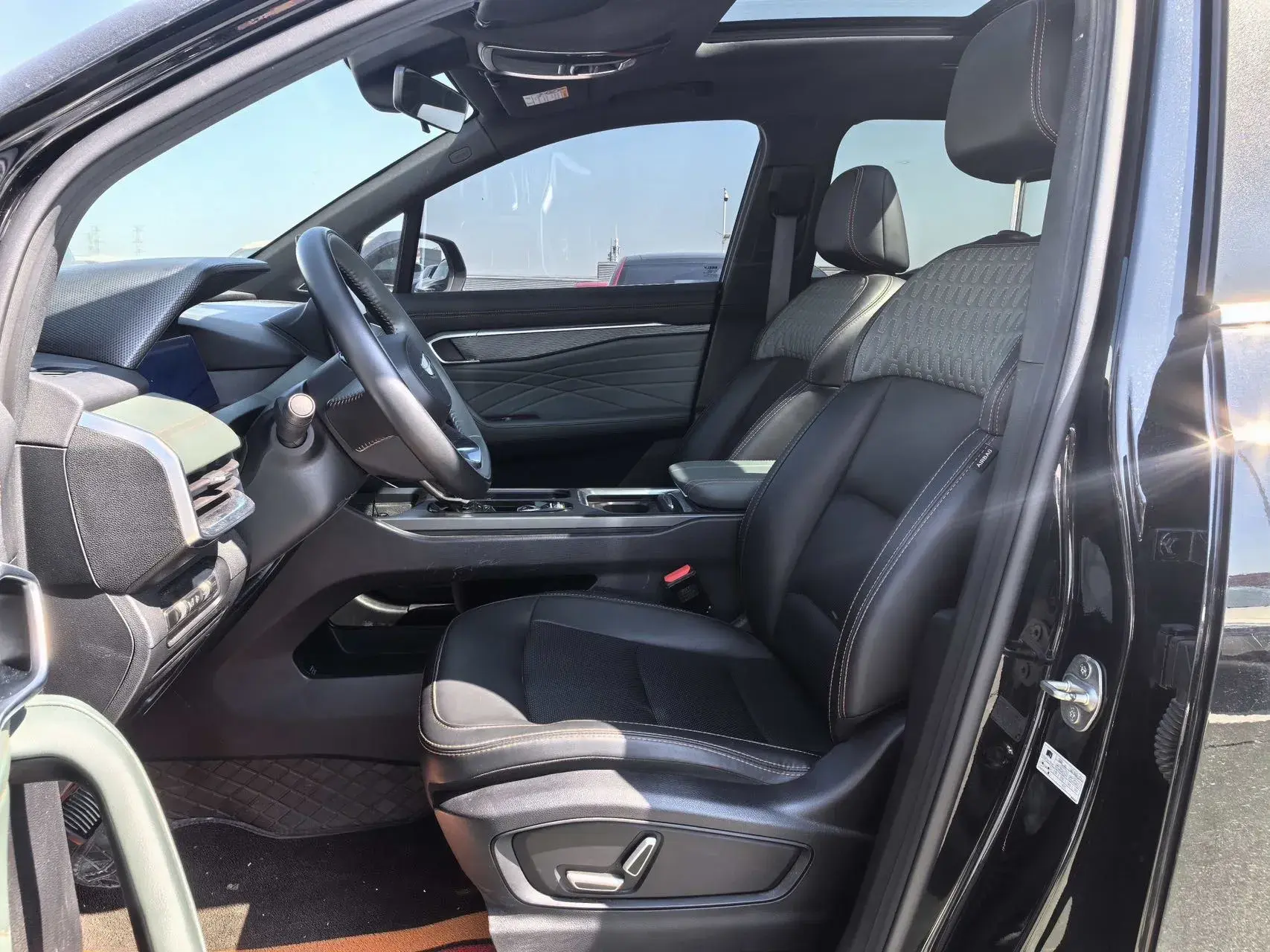 2024 GEELY MONJARO thumbnail 3