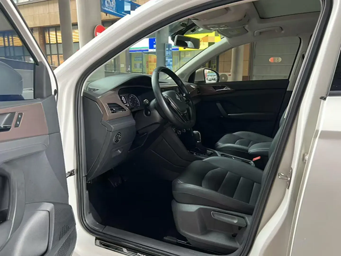 2019 VOLKSWAGEN THARU thumbnail 4