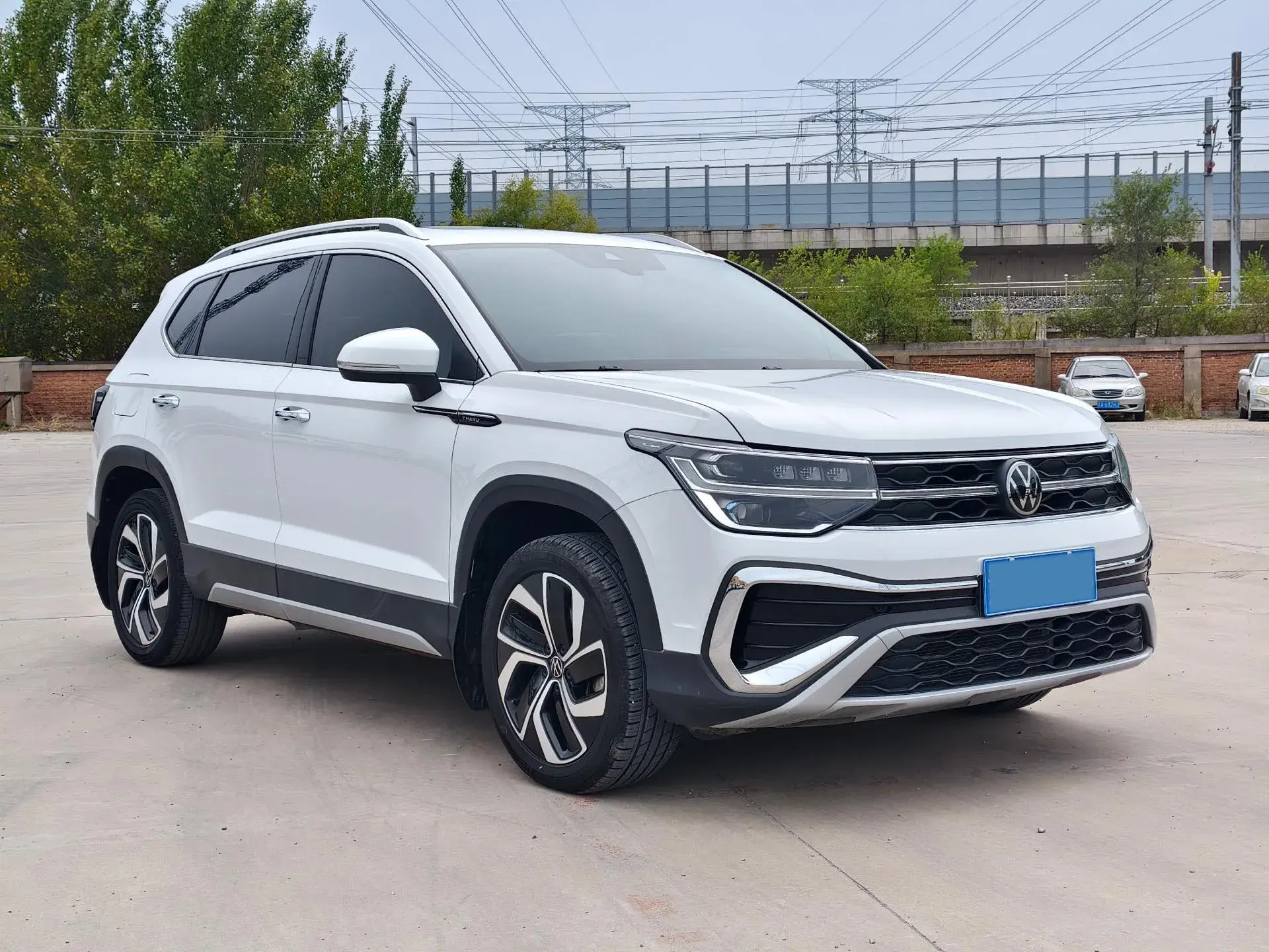 2023 VOLKSWAGEN THARU thumbnail 2