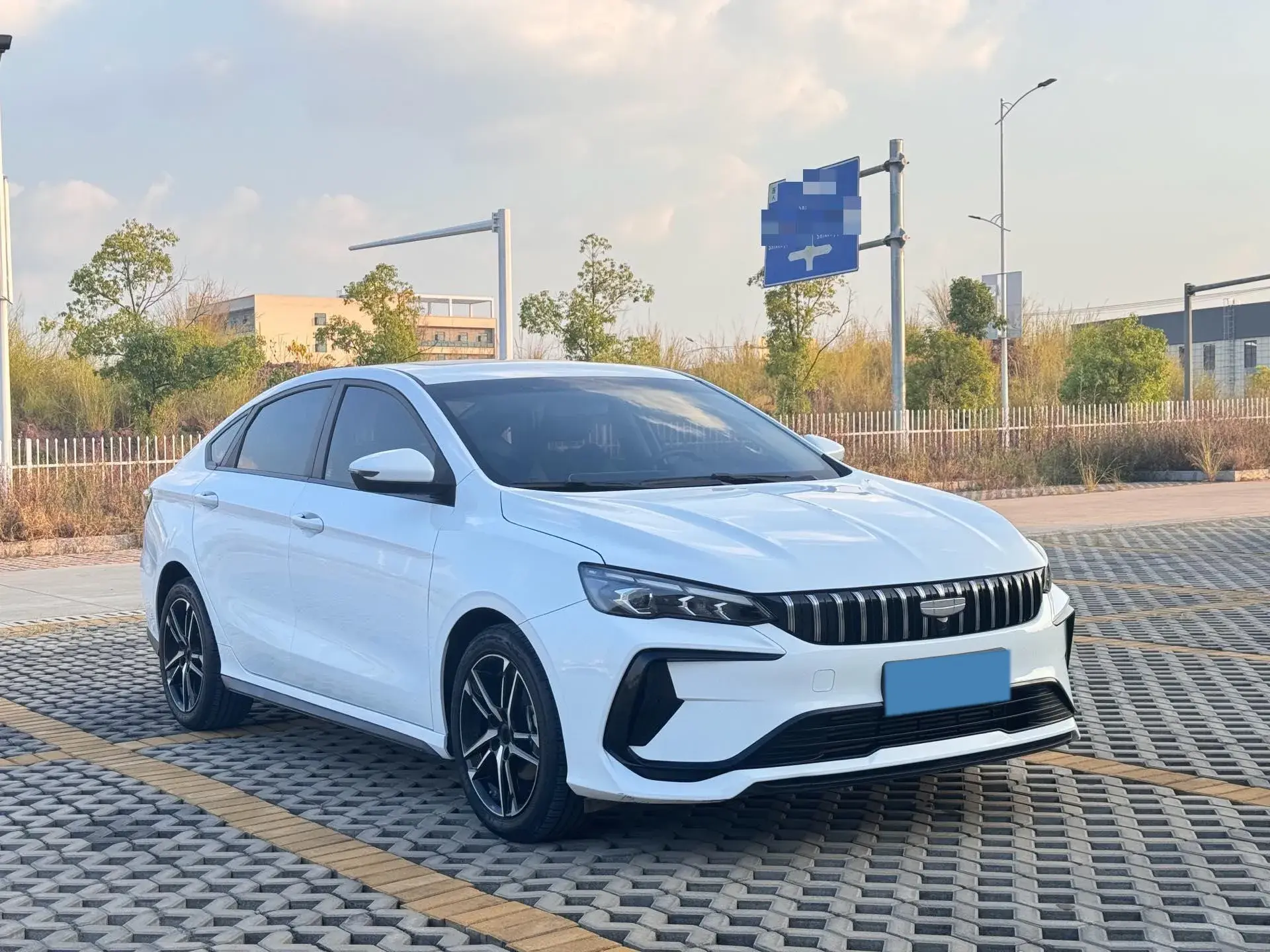 2024 GEELY BINRAY thumbnail 3