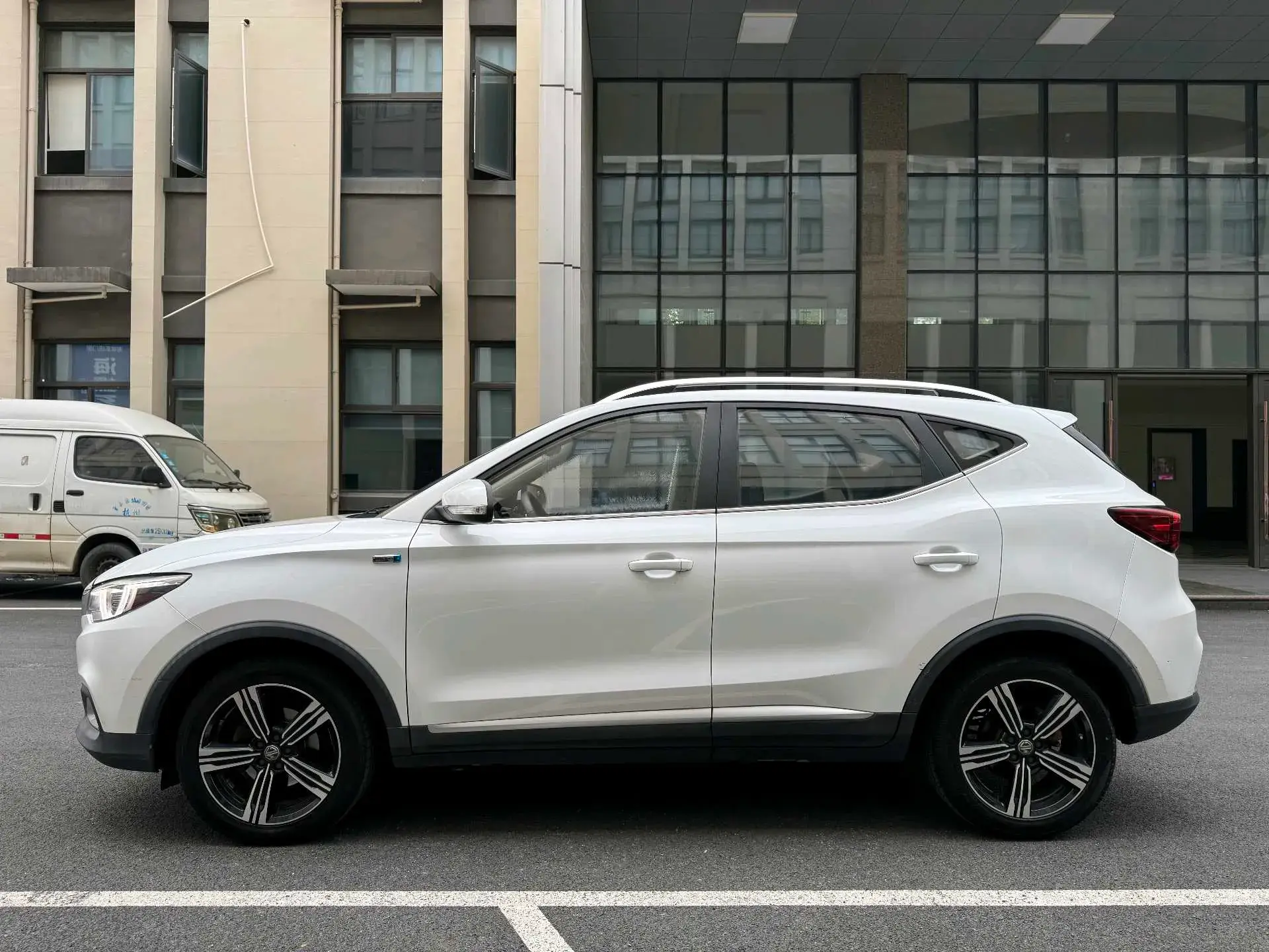 2018 MG ZS thumbnail 4
