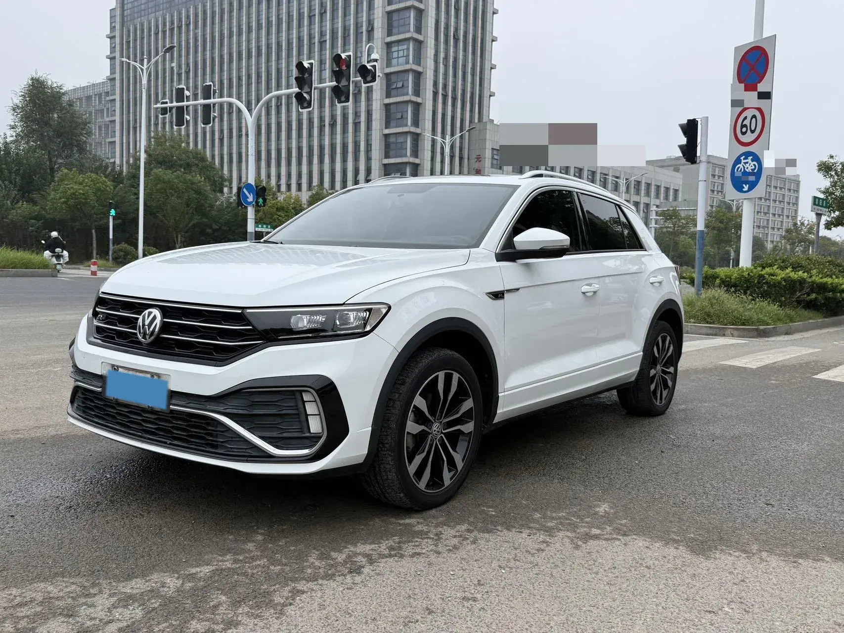 2020 VOLKSWAGEN T-ROC view 1