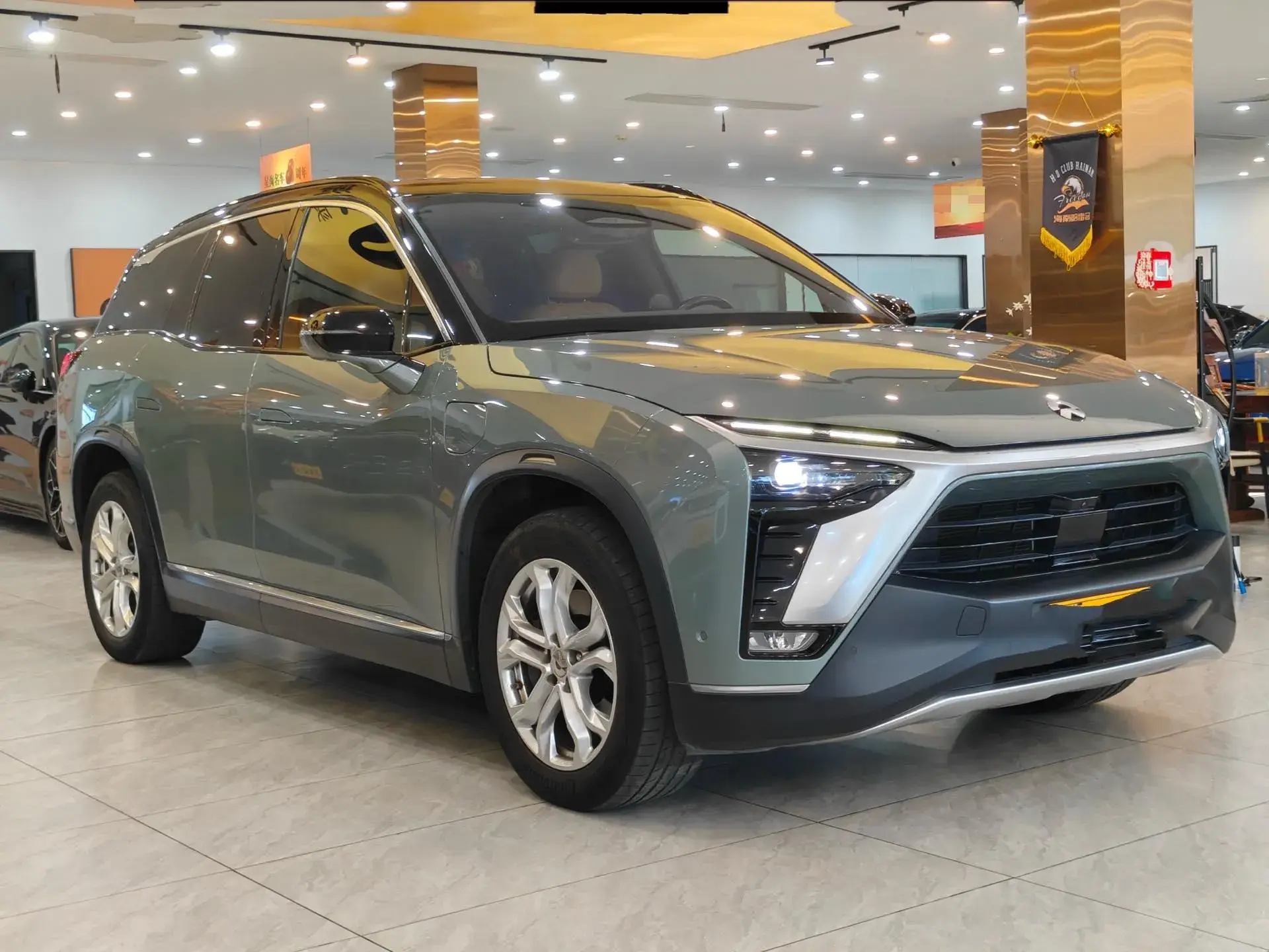 2020 NIO ES8 thumbnail 3